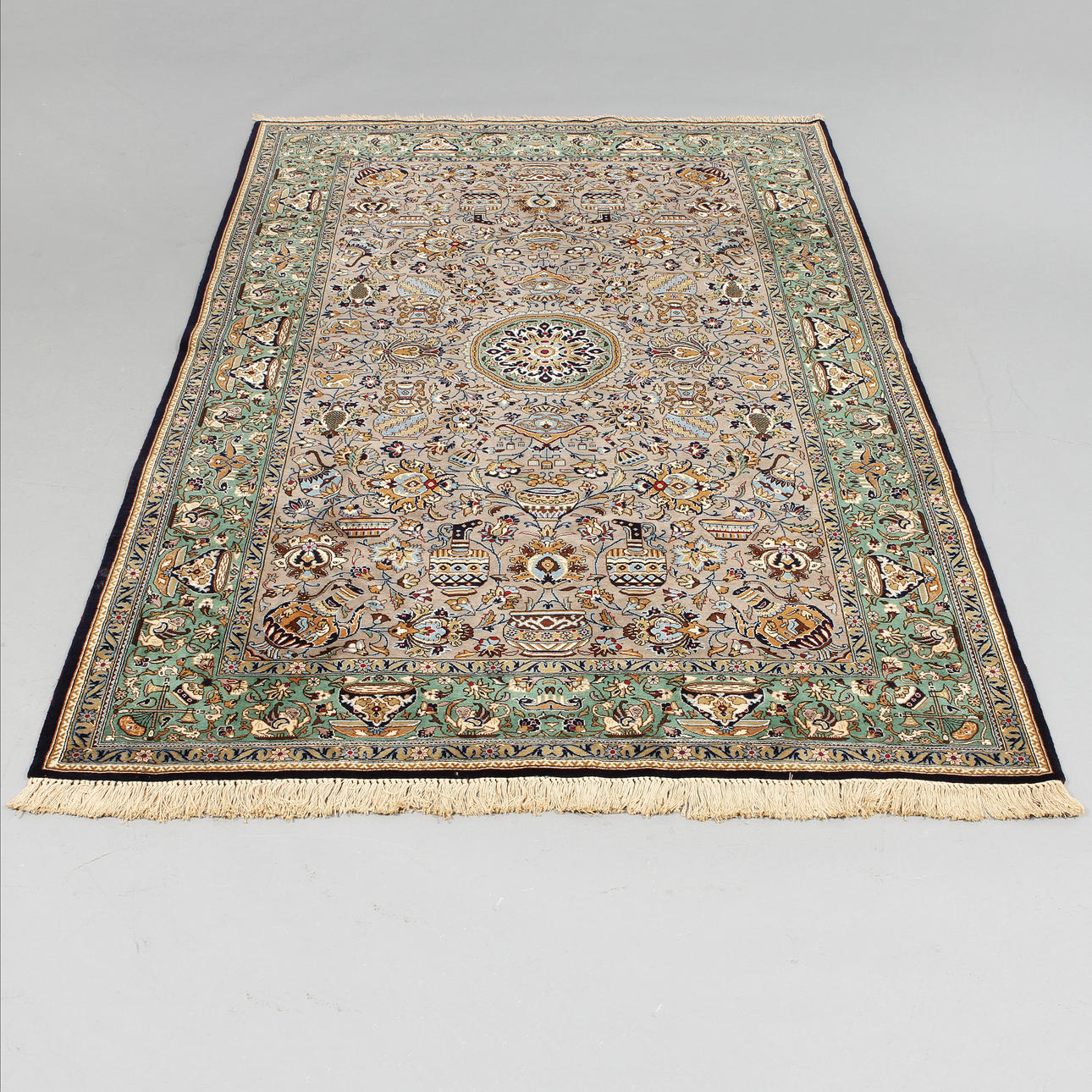 MATTA, Ghom, silkesinslag. 164 x 258 cm.