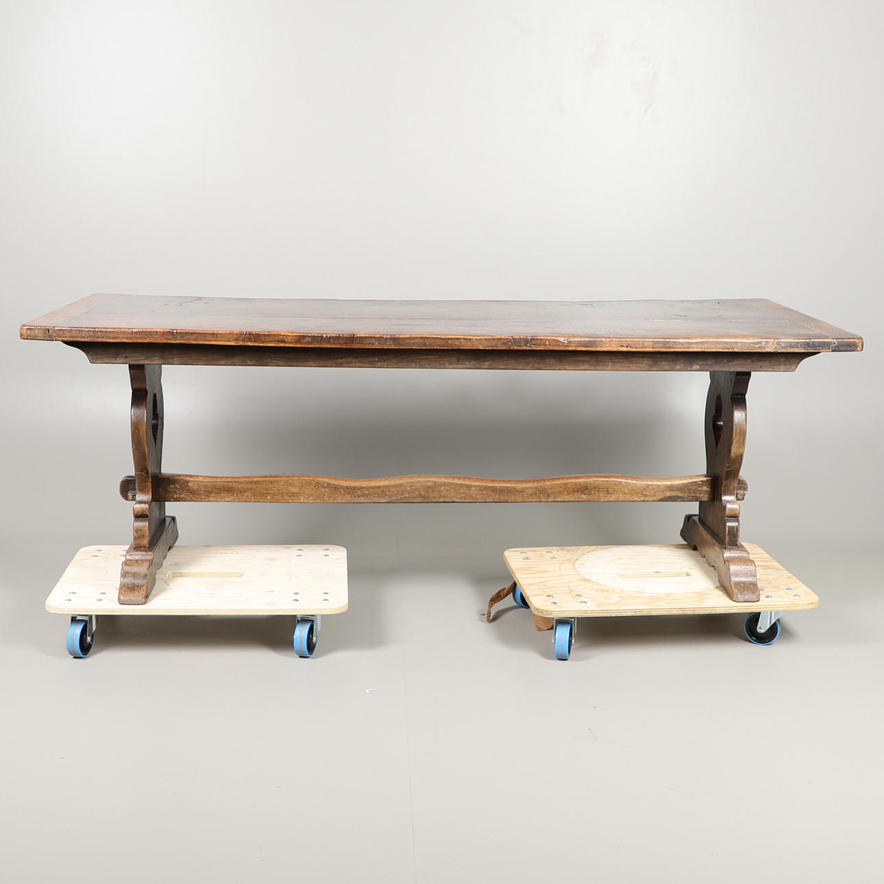 A OAK REFRECTORY TABLE. Furniture - Tables - Auctionet