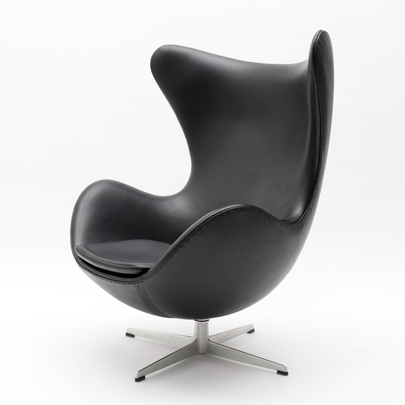 ARNE JACOBSEN, FÅTÖLJ.