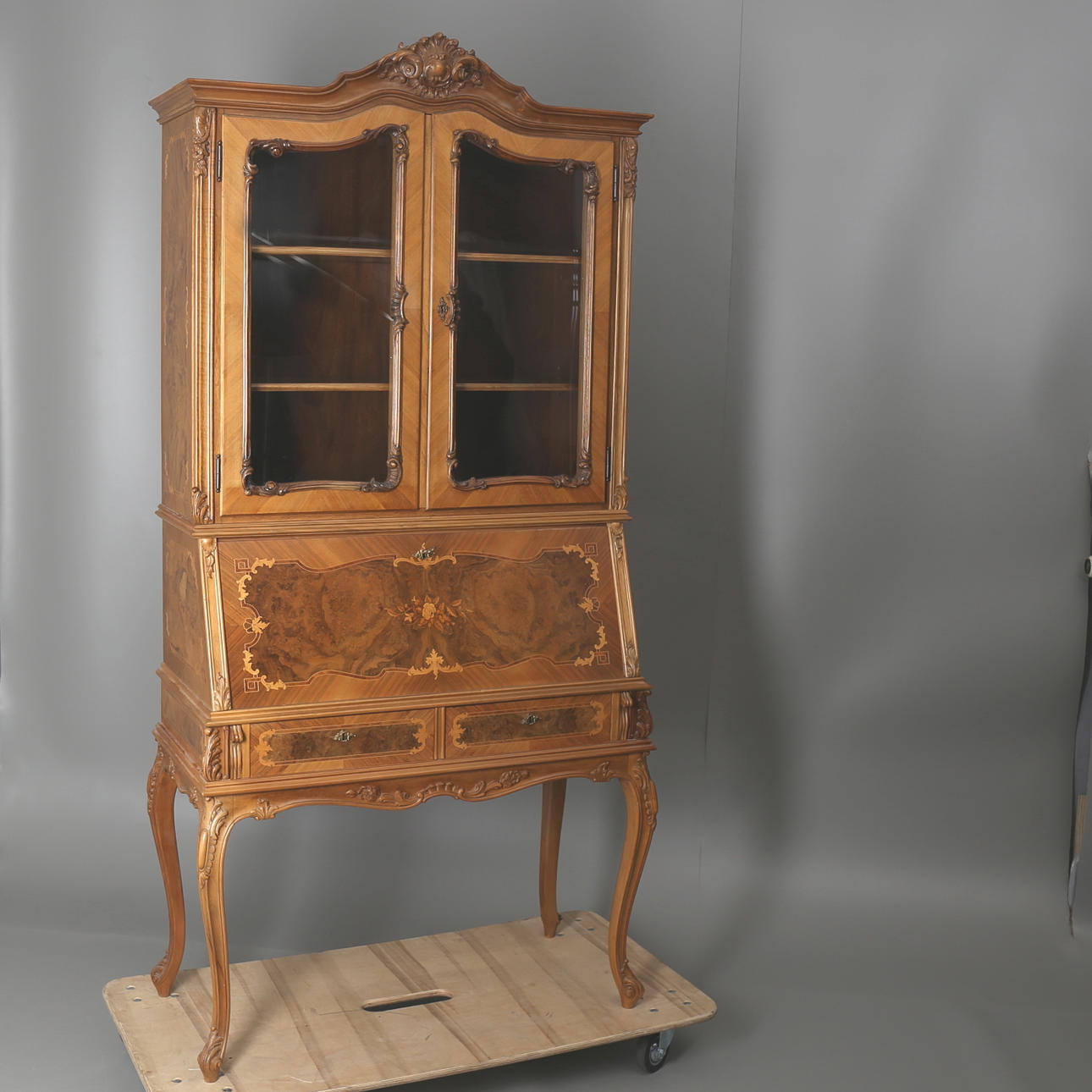 SEKRETÄR med vitrinöverdel, rokoko-stil, 1900-talet.