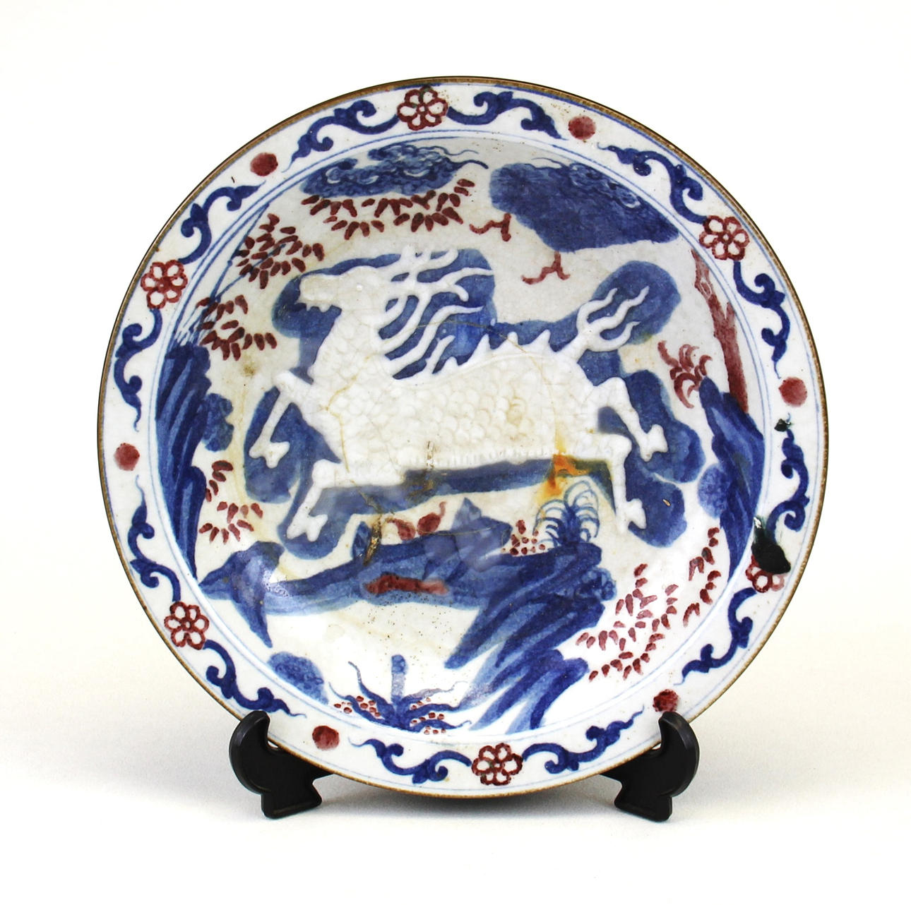 CHINESE RELIEF DECORATED PORCELAIN PLATE.
