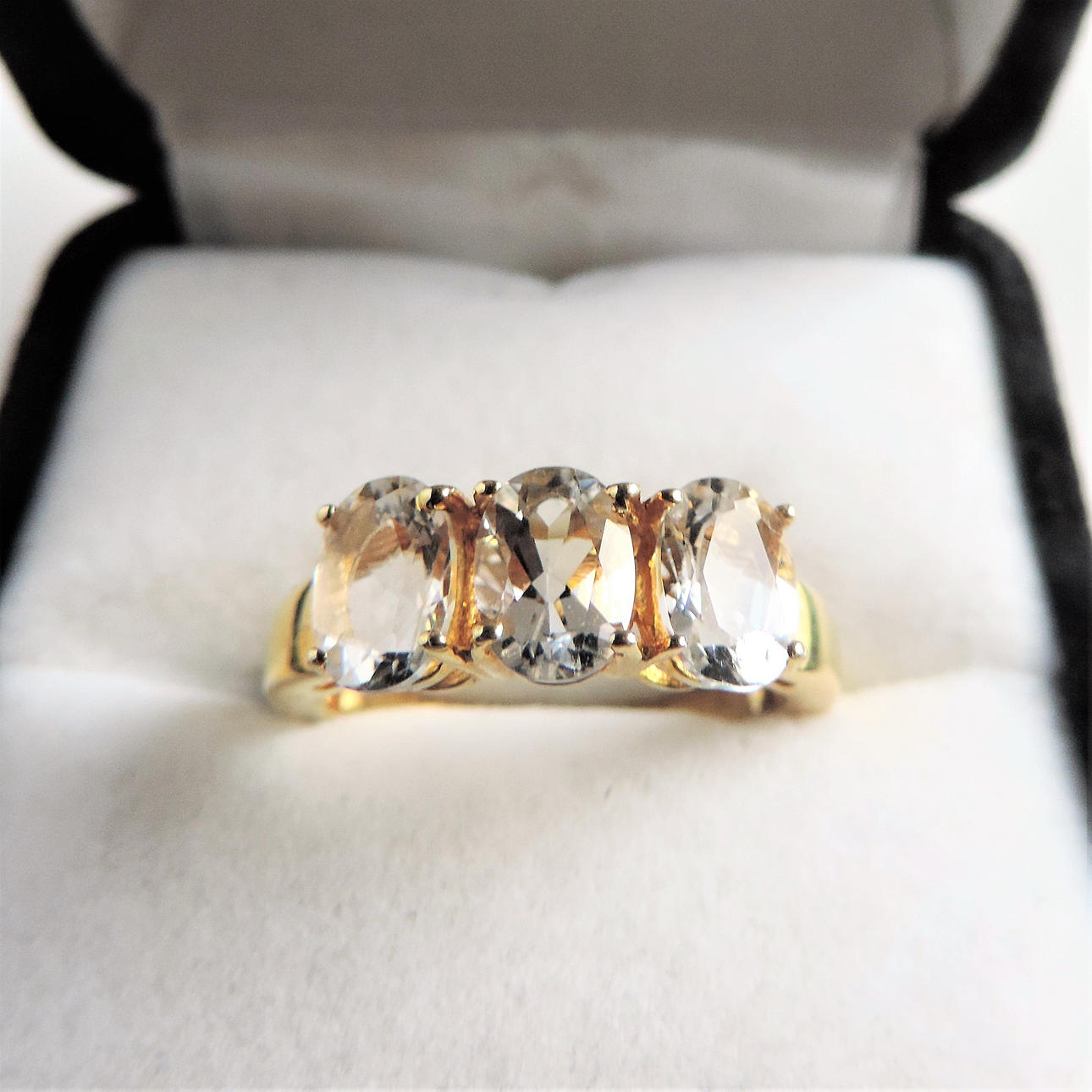 Guld på Sterling Silver 3ct vit safir Ring.