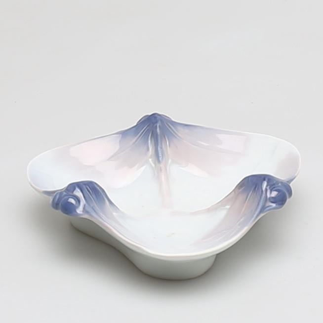 FAT i porslin, dekor av trollsländor, jugend, Alf Wallander, Rörstrand. 1900-talets början.