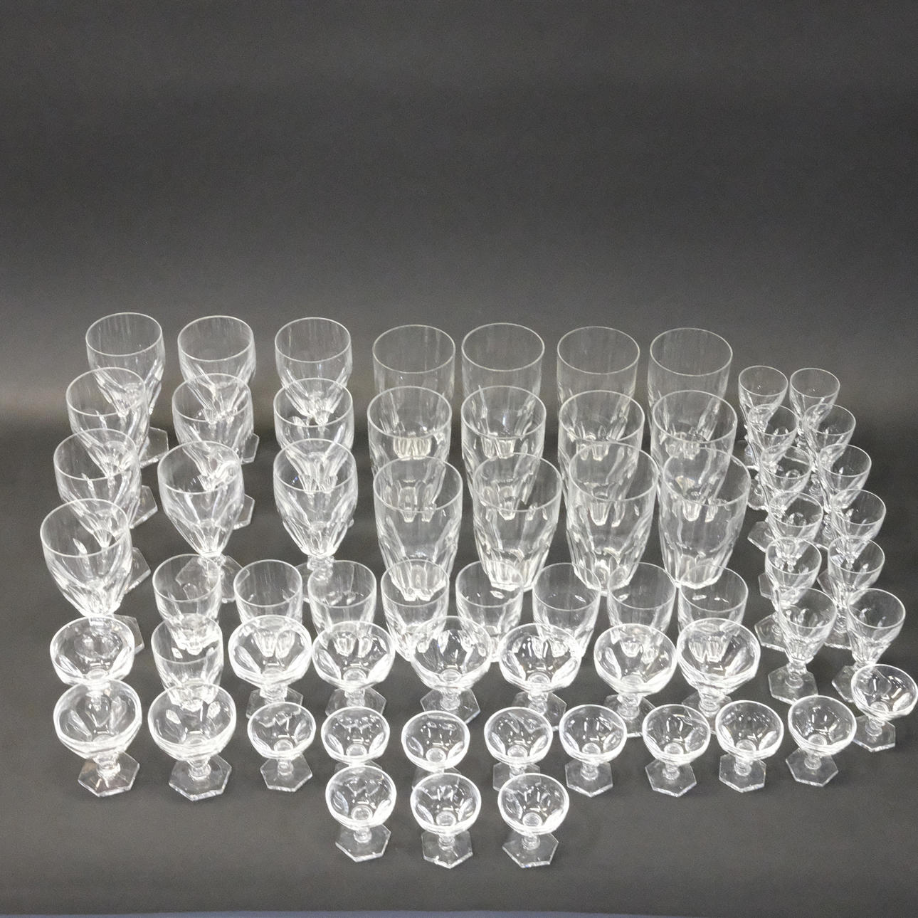 BODA. CRISTALERIA, 64 PIEZAS.