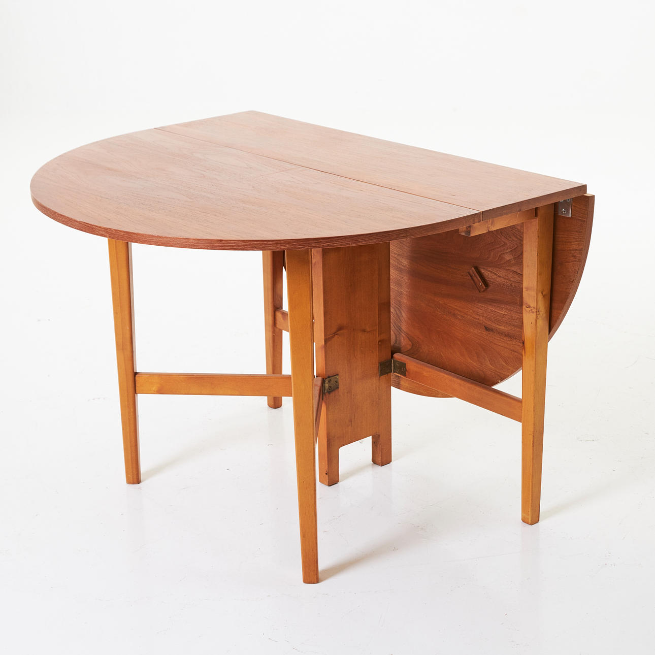 BATTLE TABLE, 1950s, veneered with teak. Furniture - Tables - Auctionet