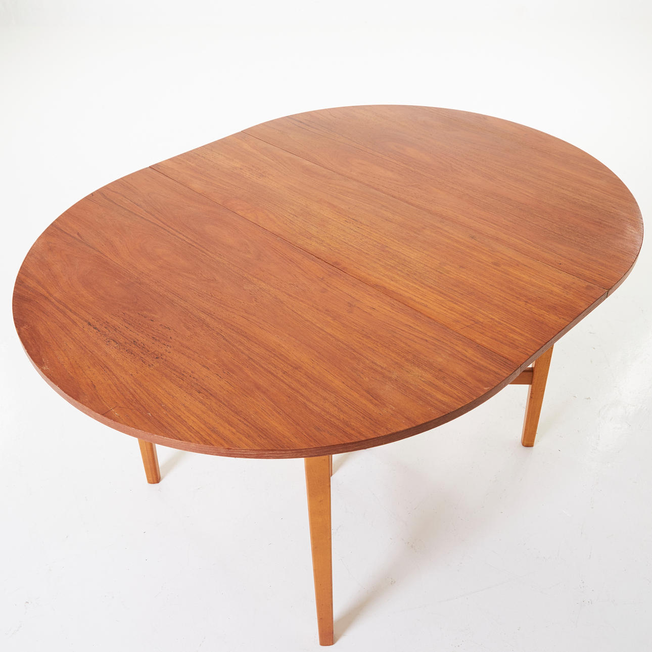 BATTLE TABLE, 1950s, veneered with teak. Furniture - Tables - Auctionet