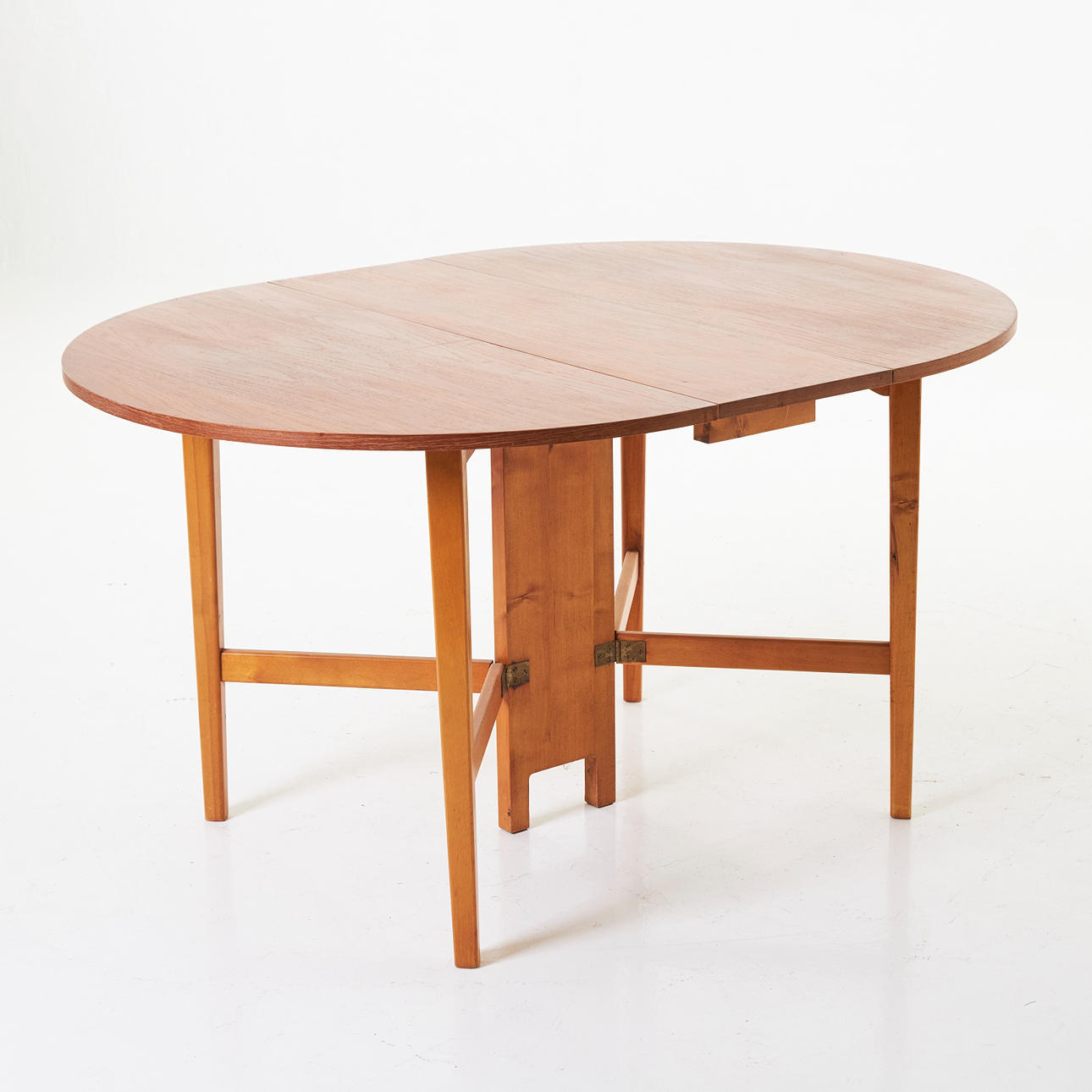 BATTLE TABLE, 1950s, veneered with teak. Furniture - Tables - Auctionet