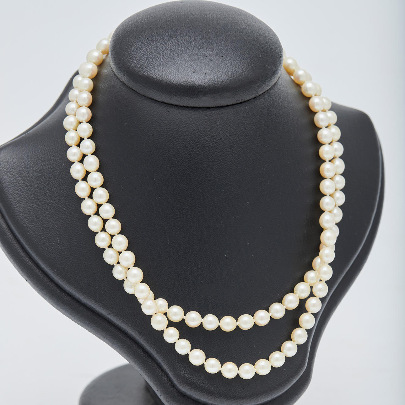 Collier, Akoya pärlor, 585 vitguld, diamanter.