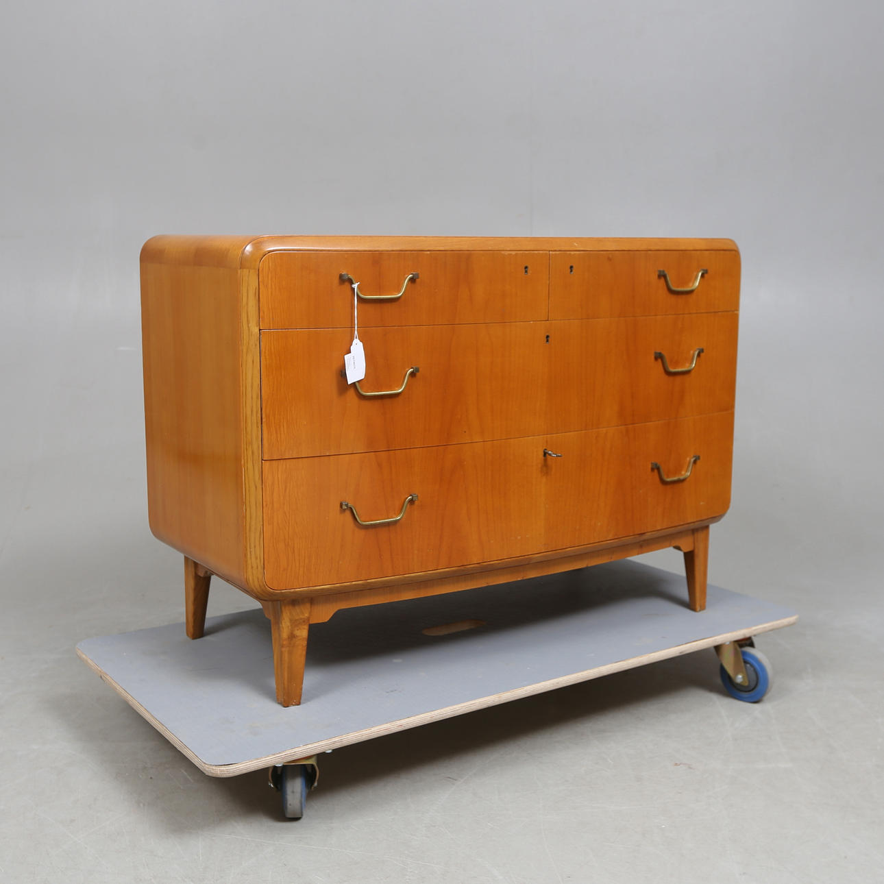 AXEL LARSSON. Kommode, svenske møbelfabrikker i Bodafors.