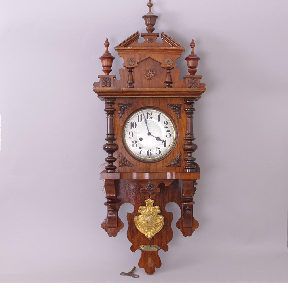 HERRGÅRDSUR, mahogny, nyrenässans.