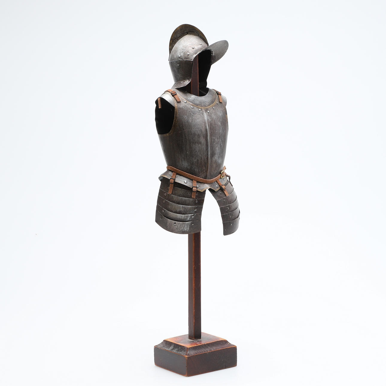 MODELLRUSTNING, metall, pikenerare, modern tillverkning.