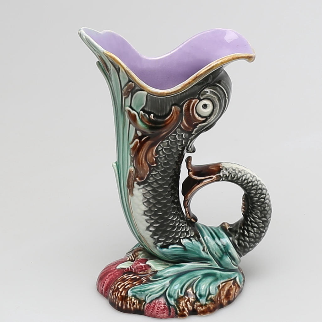 VAS i majolika, i form av fisk, Gustavsberg, sent 1800-tal.