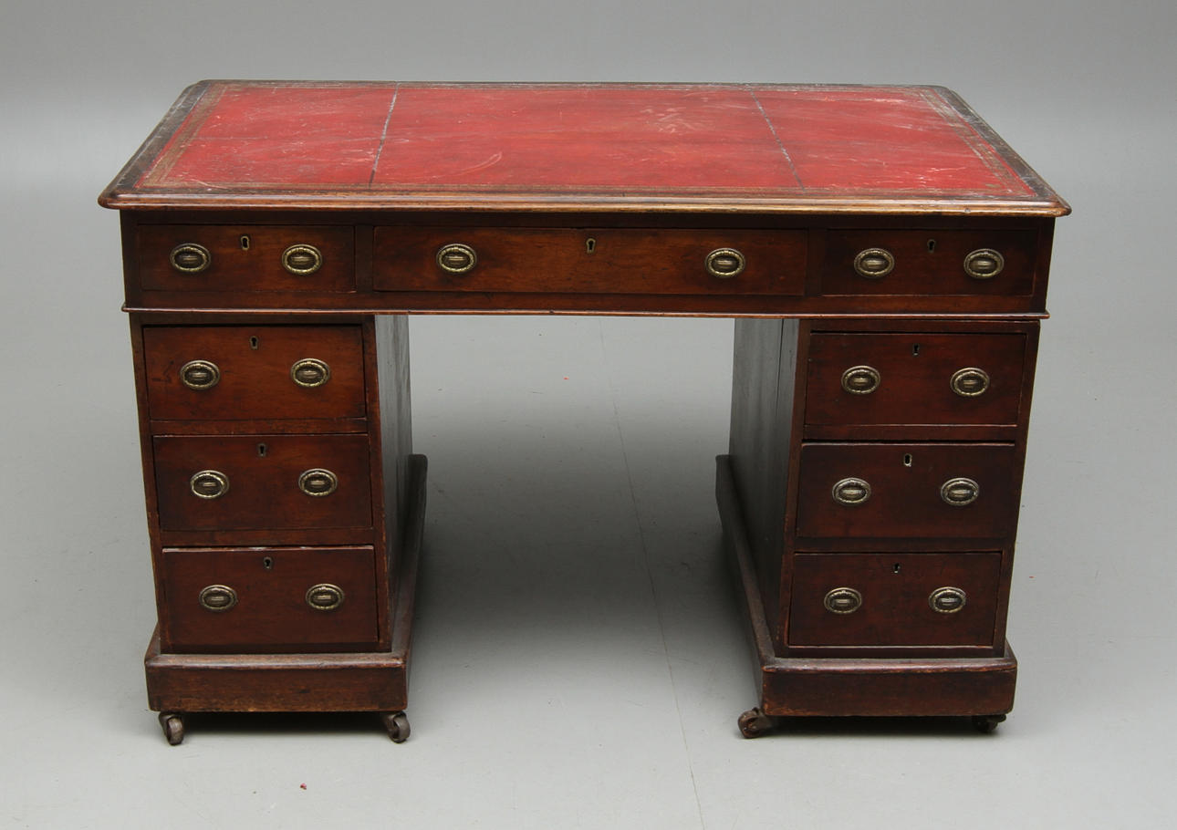 SKRIVBORD, England, omkring 1900.