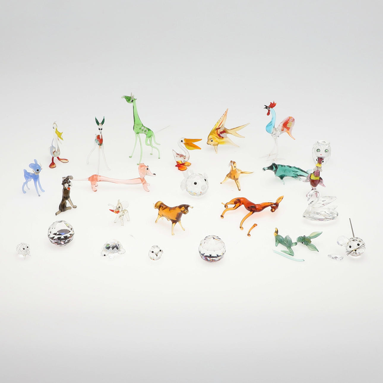 A QUANTITY OF GLASS FIGURES.