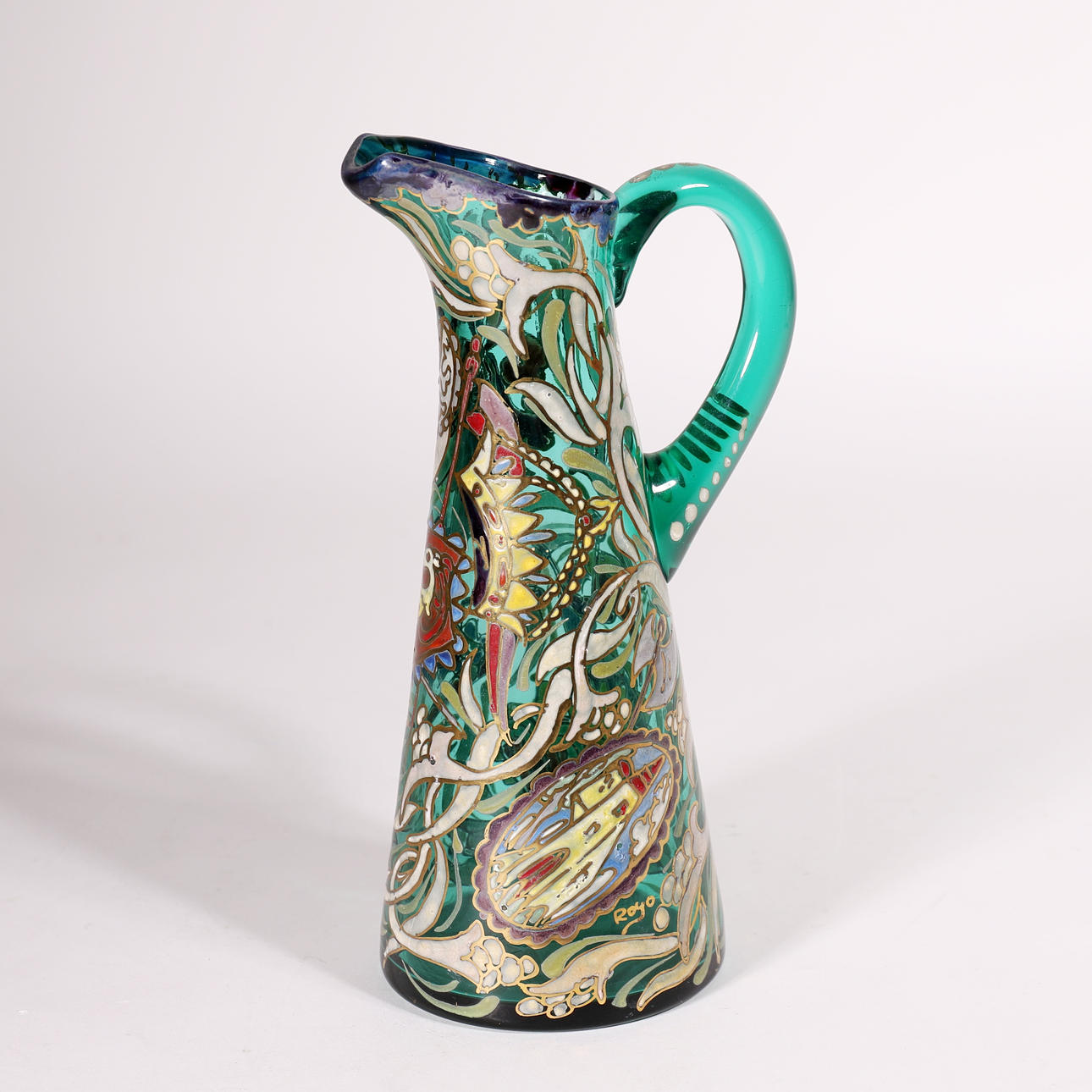 ROYO. KANDE I GRØNT GLAS PYNT I HÅNDEN.