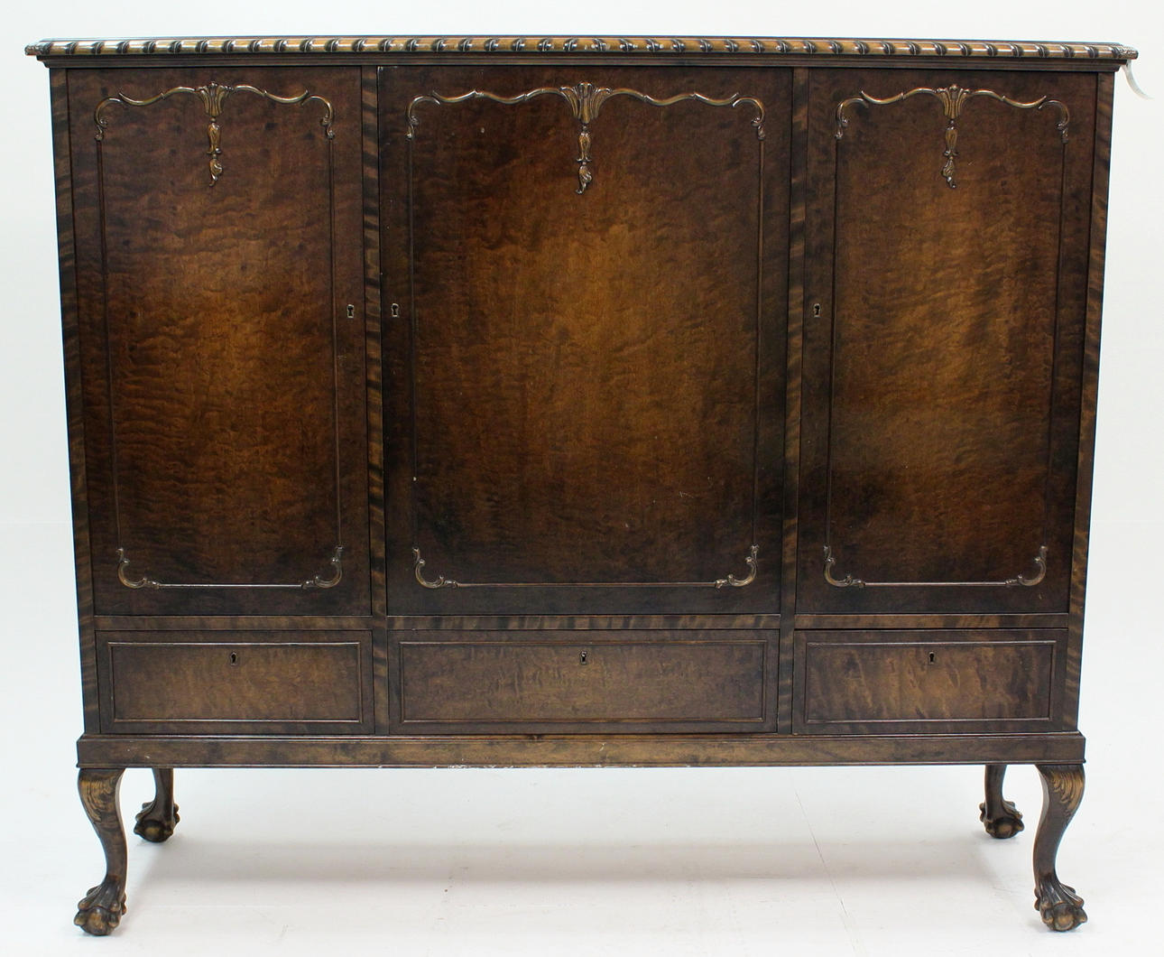 LINNESKÅP mörkbetsad björk, 1940-tal, Mosstorp.