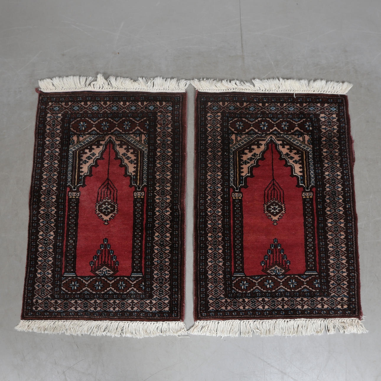 BÖNEMATTOR, ett par, orientaliska, ca. 90x63 cm.