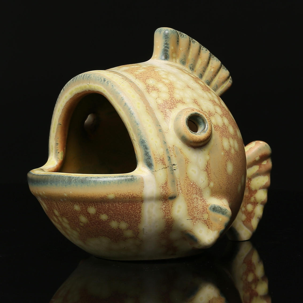 GUNNAR NYLUND. Figurin, fisk, stengods, Rörstrand.