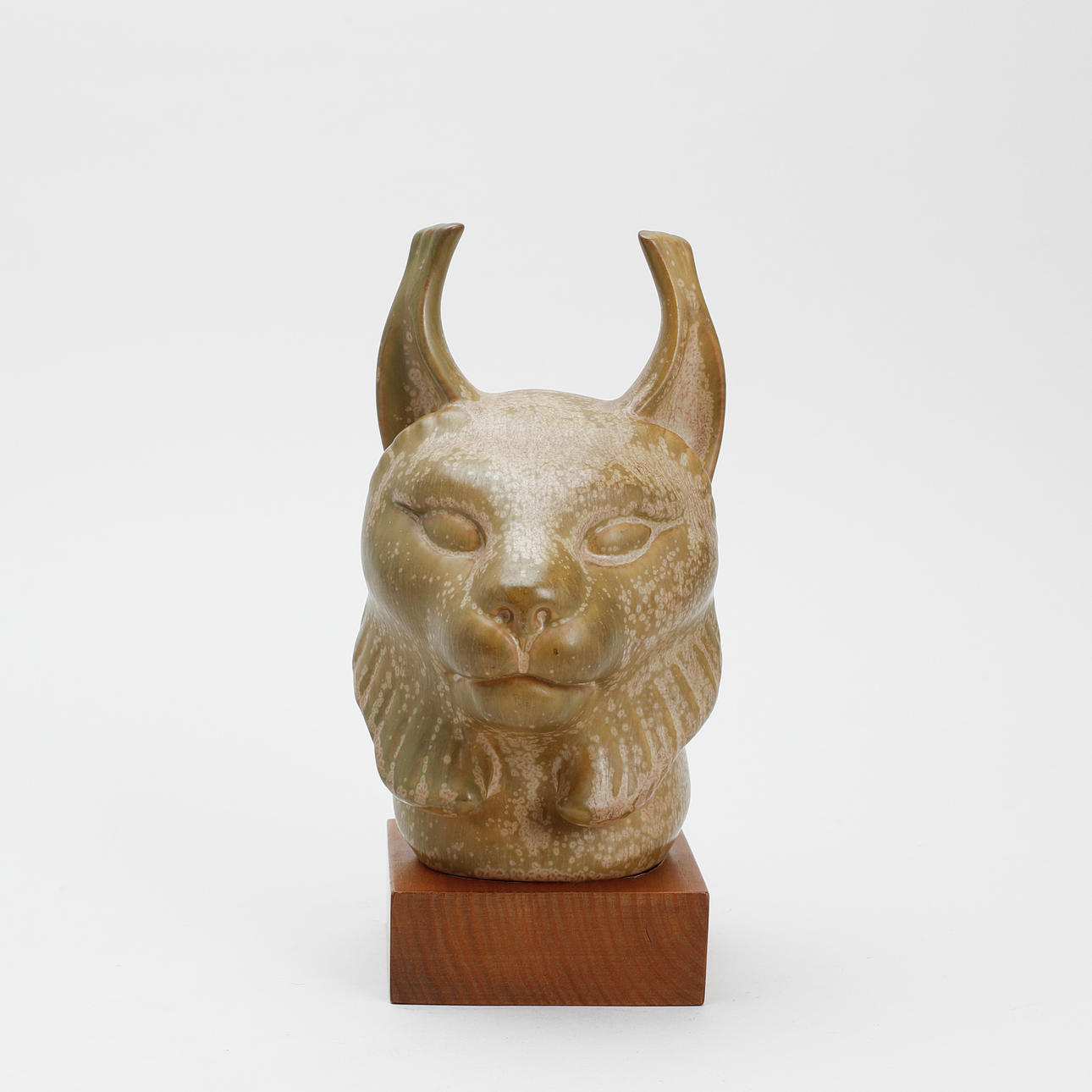 GUNNAR NYLUND. Lynx sculpture, stoneware, Rörstrand, signed.