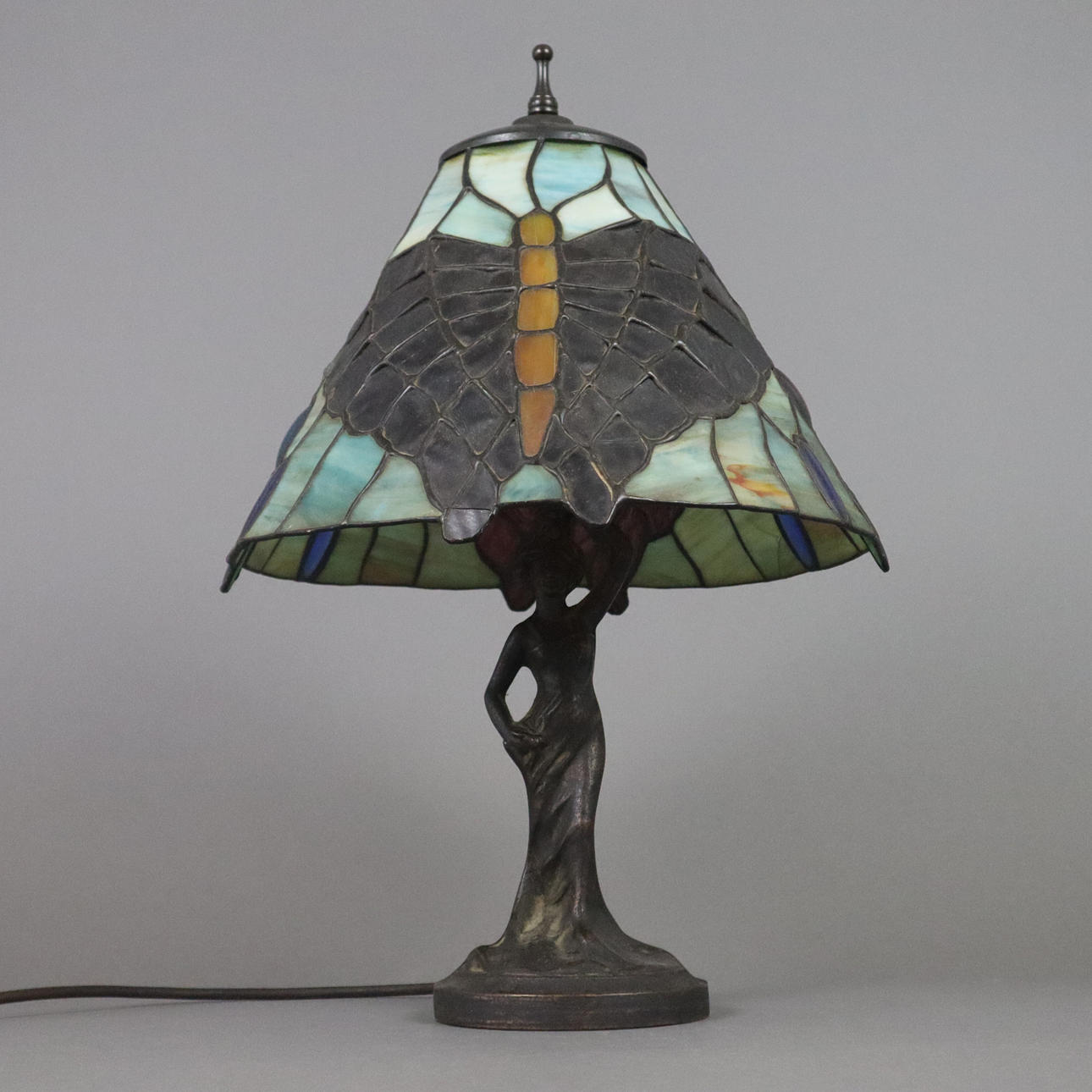 - TIFFANY STIL BORDLAMPE - 20. århundrede.