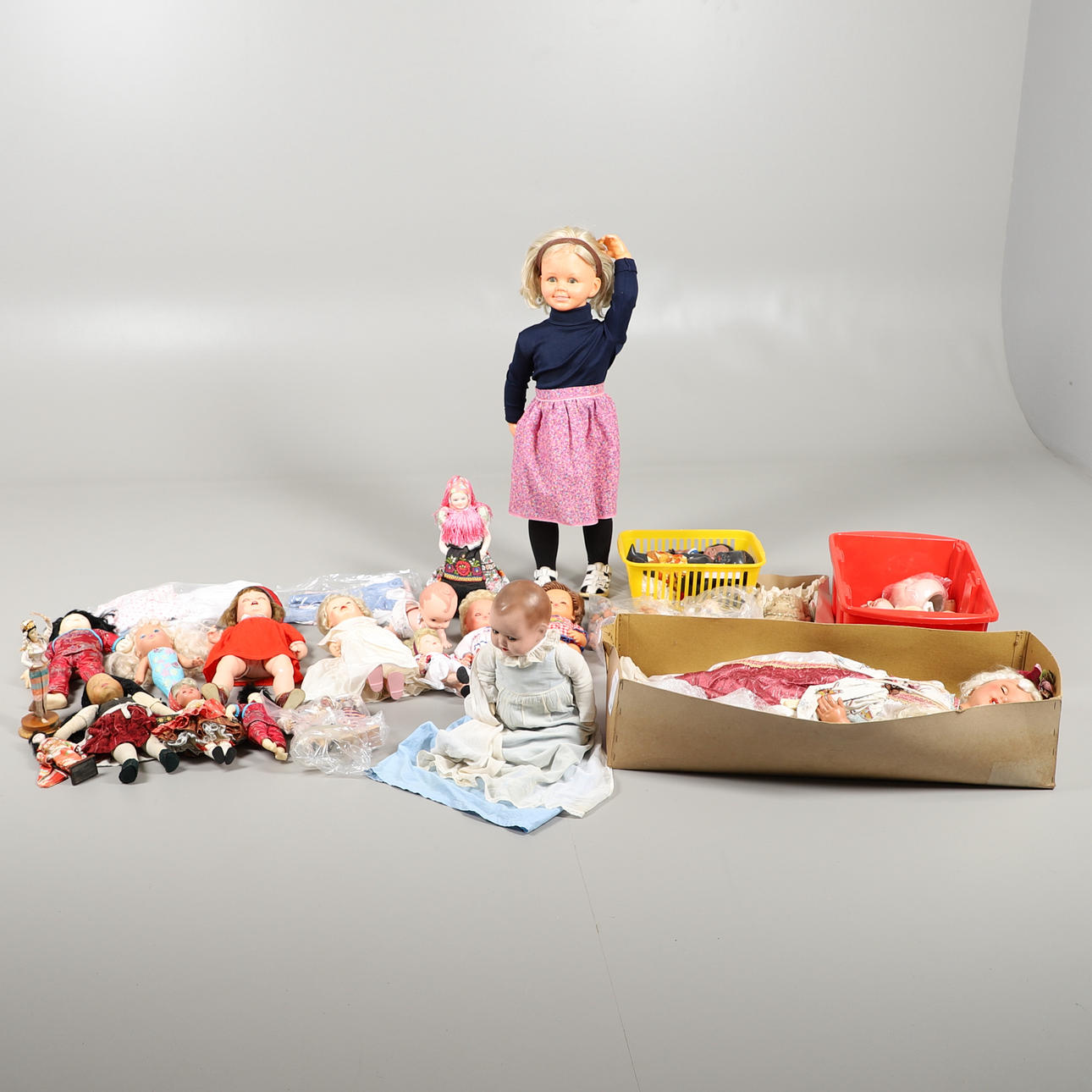 OLIKA DOCKOR INKLUSIVE TYSKA DOCKOR & DOCKOR DELAR.