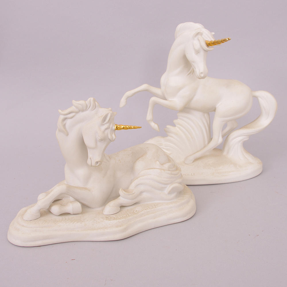 FIGURINER, 2 stycken, biskviporslin, enhörningar.