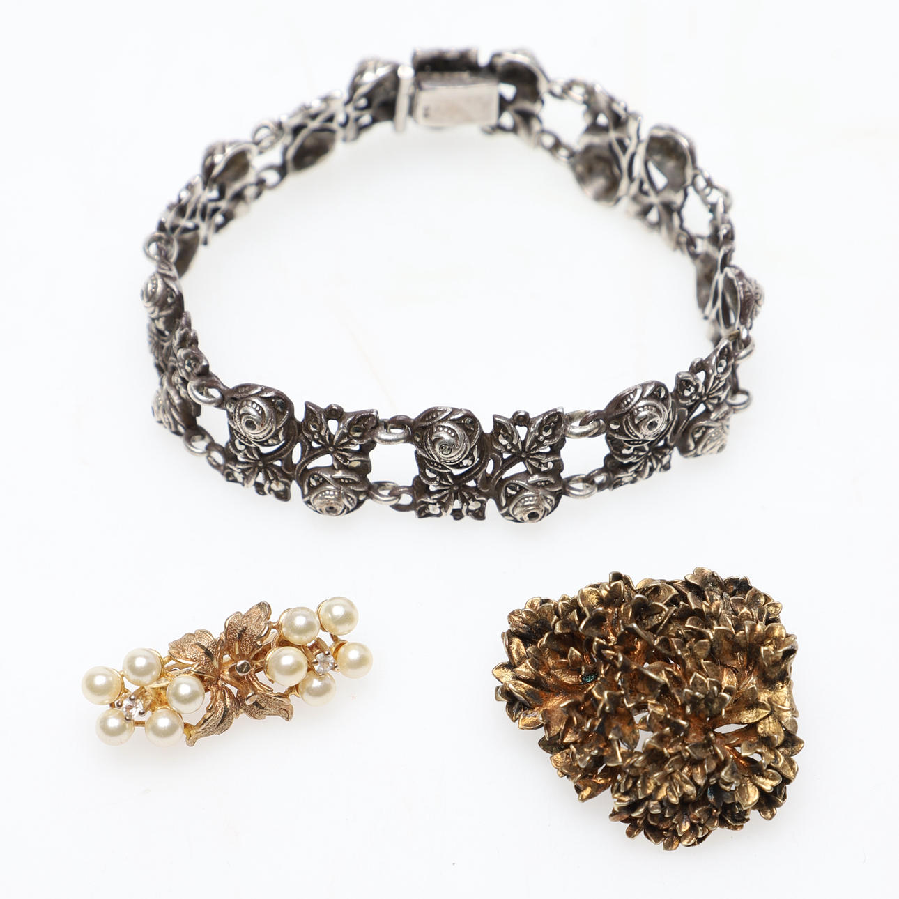 ARMBAND & BROSCHER, 3 delar, silver.