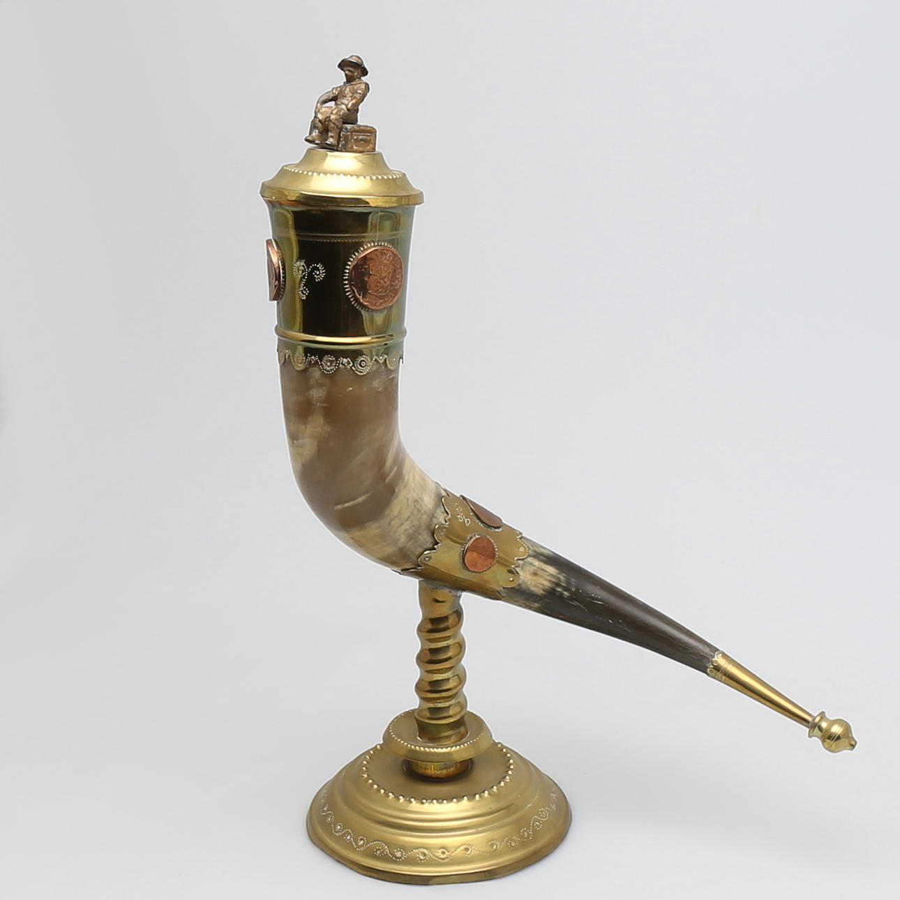 DRYCKESHORN, horn och mässing, 1900-tal.