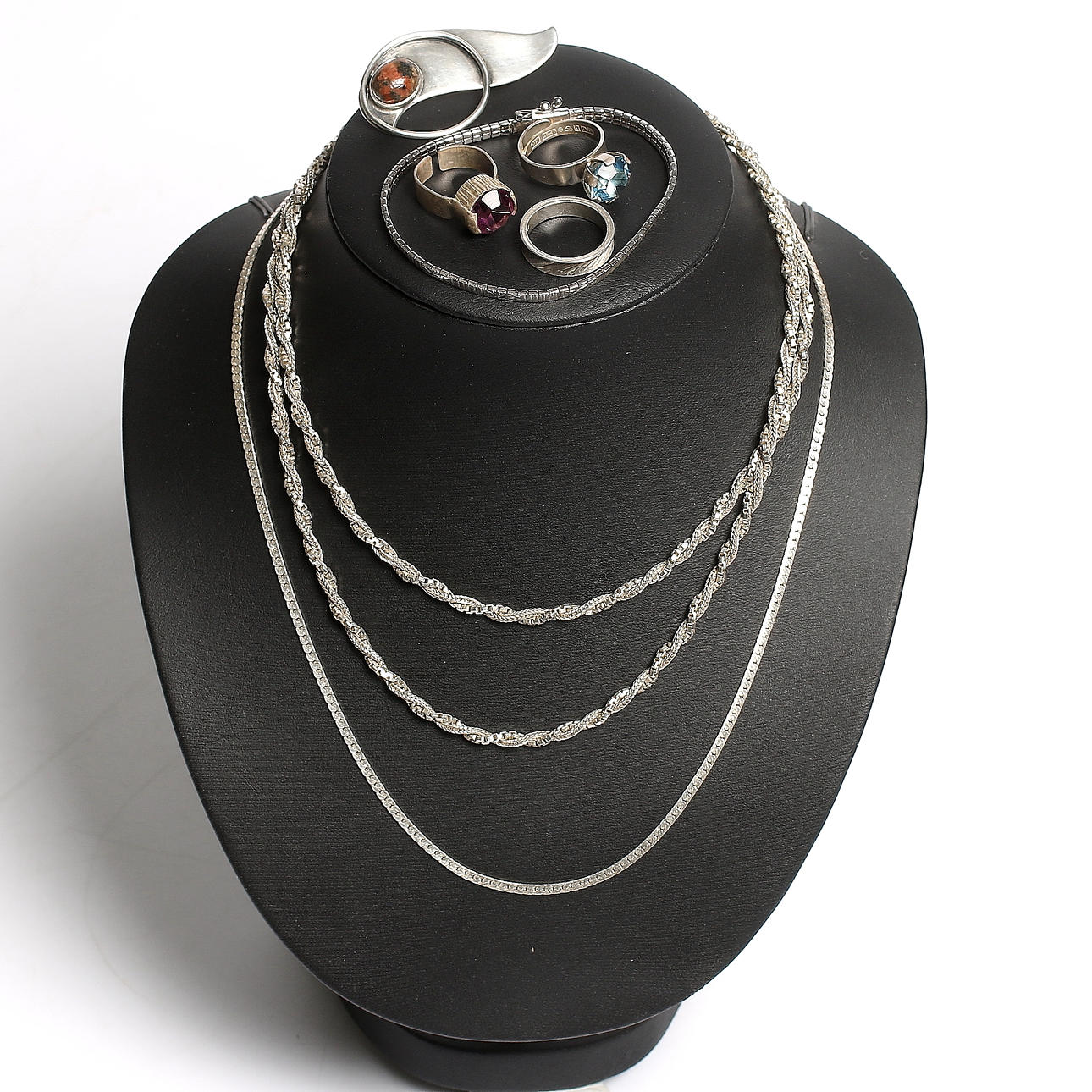 BIJOUTERIER, 7 delar, silver. 1900-tal.
