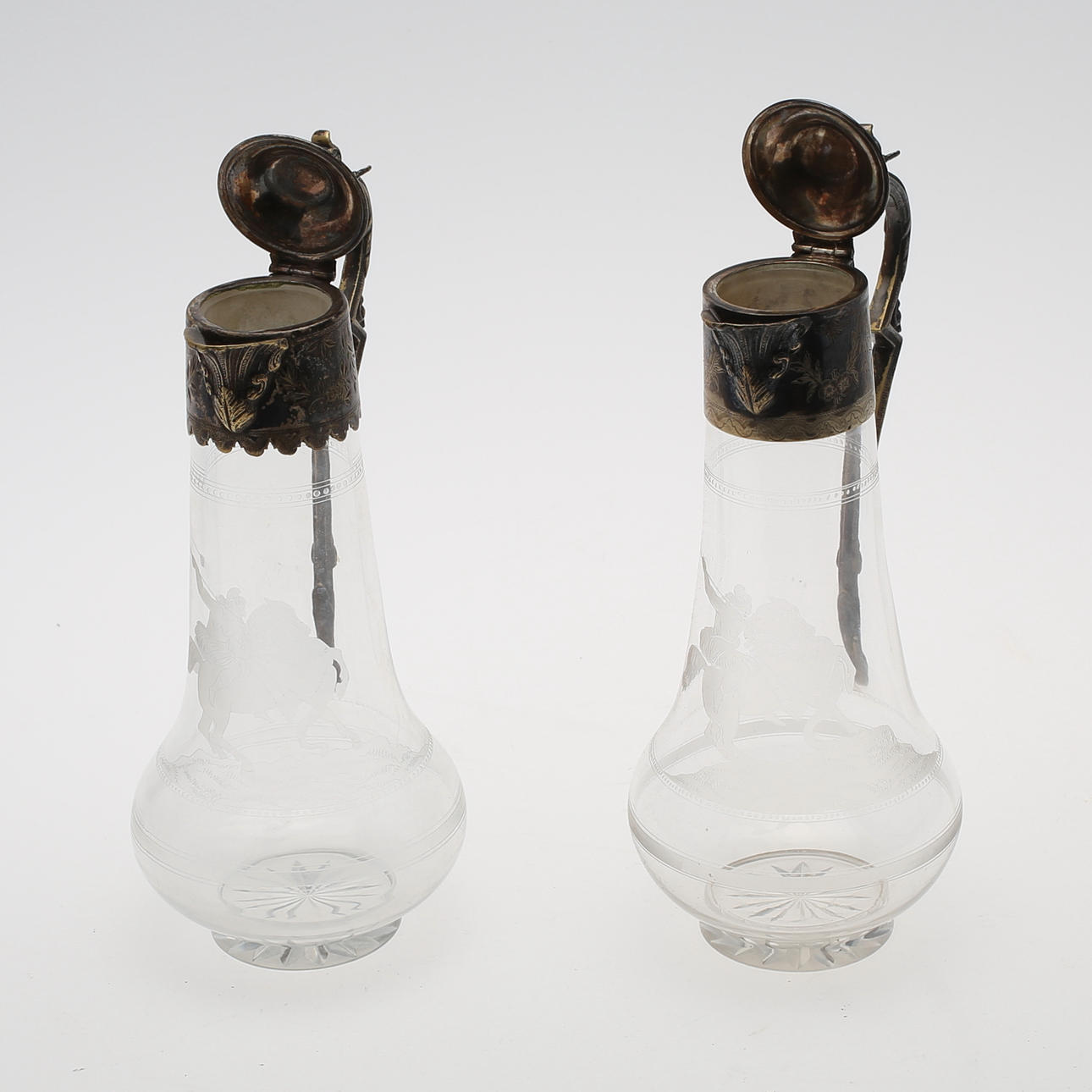 KARAFFER, 2 st, glas samt nysilver, 1900-tal.