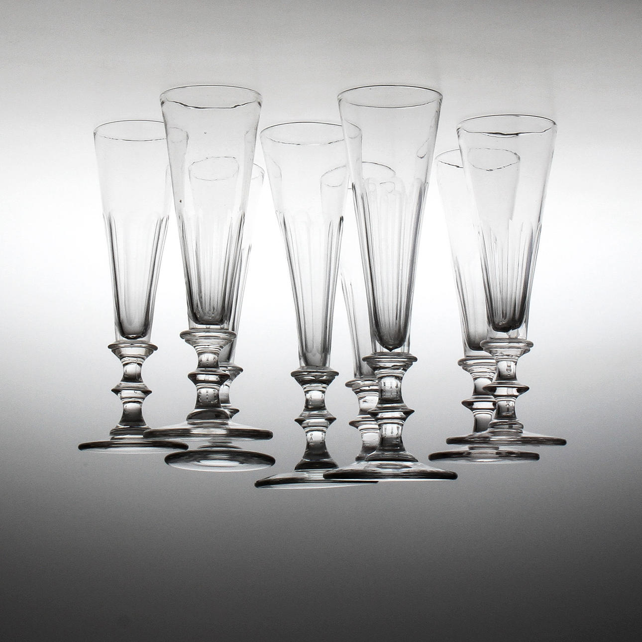 CHAMPAGNESTRUTAR, 8 st snarlika, glas, 1800-tal.