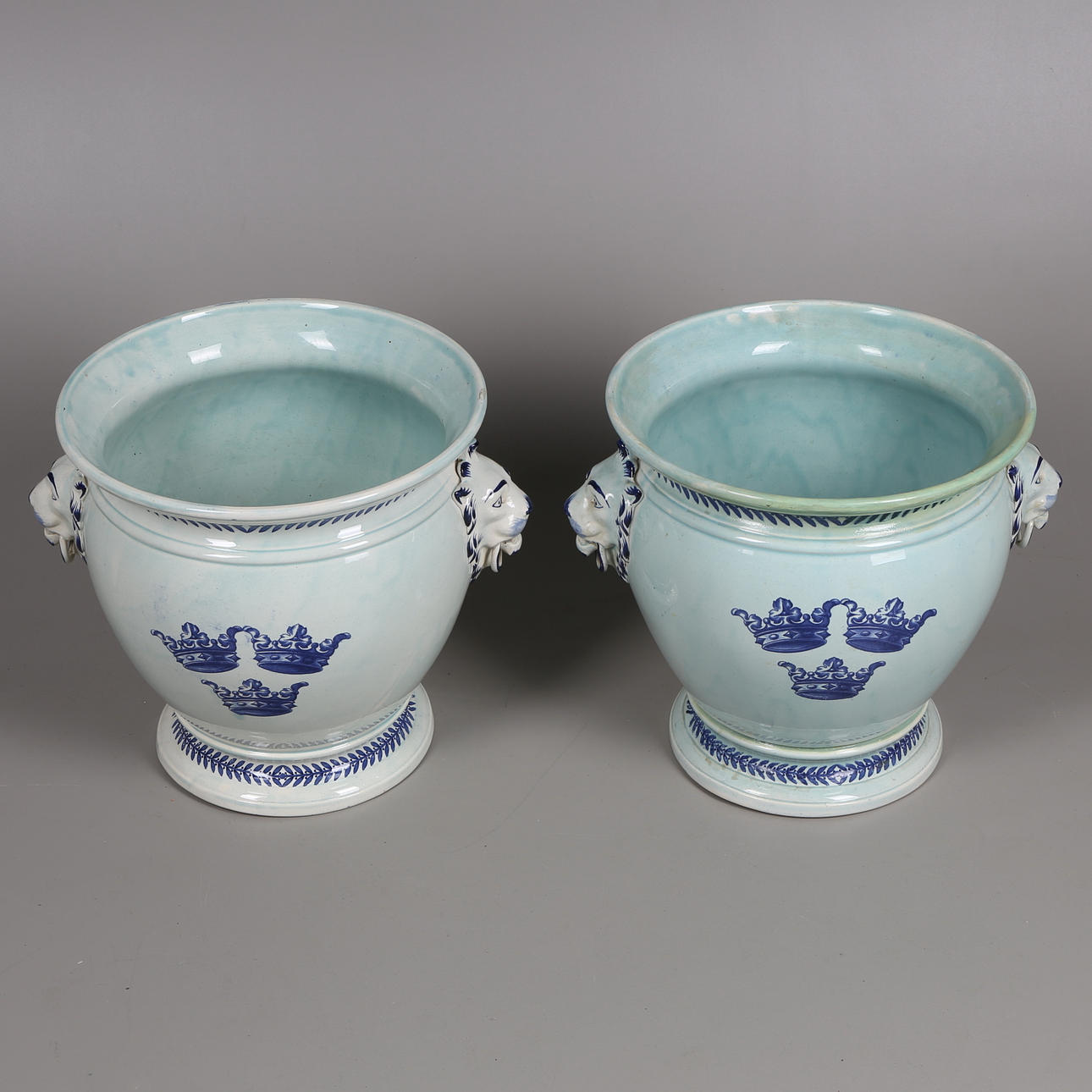 GOLVURNOR, 2 st, flintgods, Gustafsberg, 1900-talets första hälft.