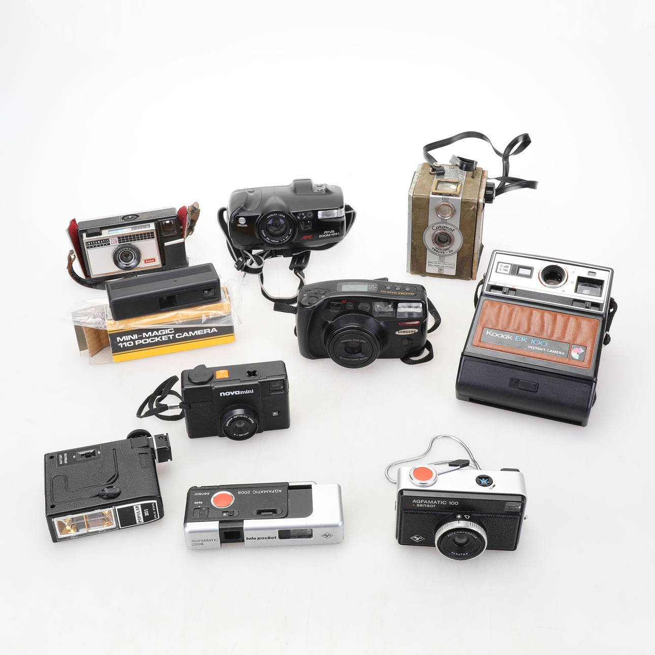 CAMERAS 9 pcs, older models.