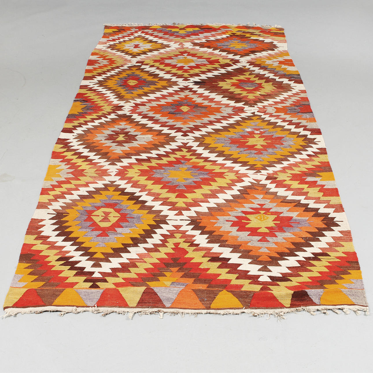 KELIMMATTA, 330 x 153 cm.