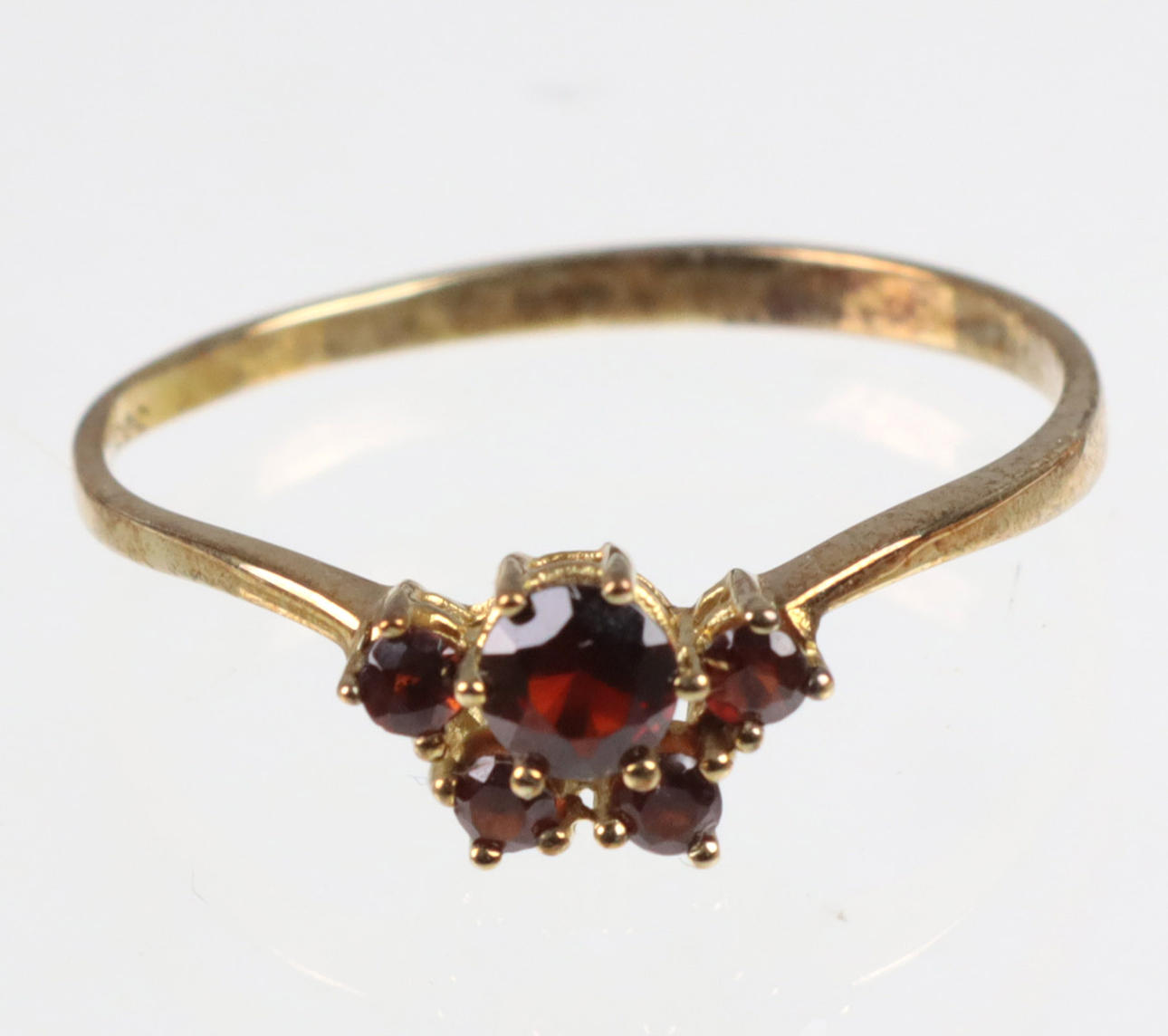 GRANAT RING, Gold 333.