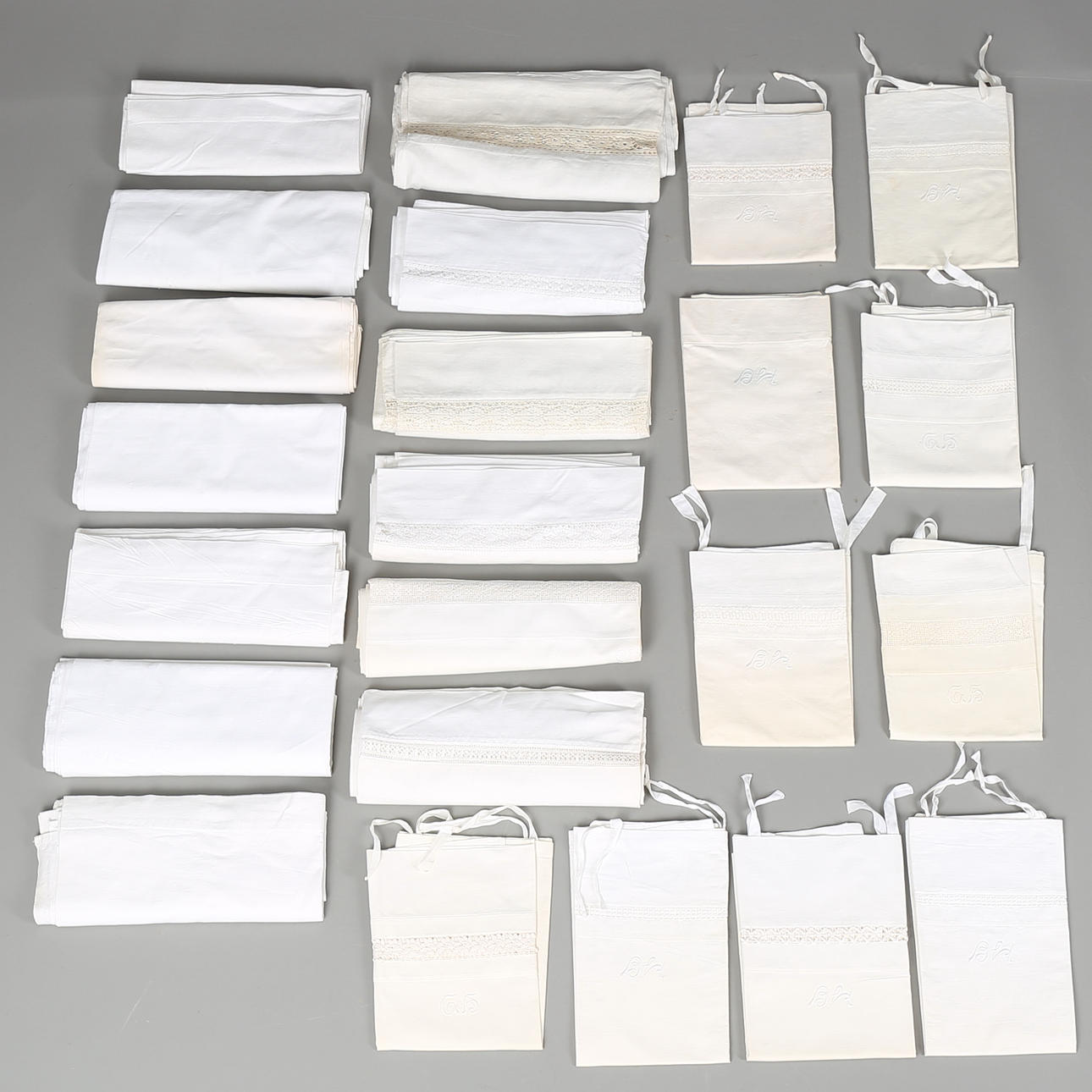 PARTI SÄNGLINNE, 24 delar, örngott, över- och underlakan.