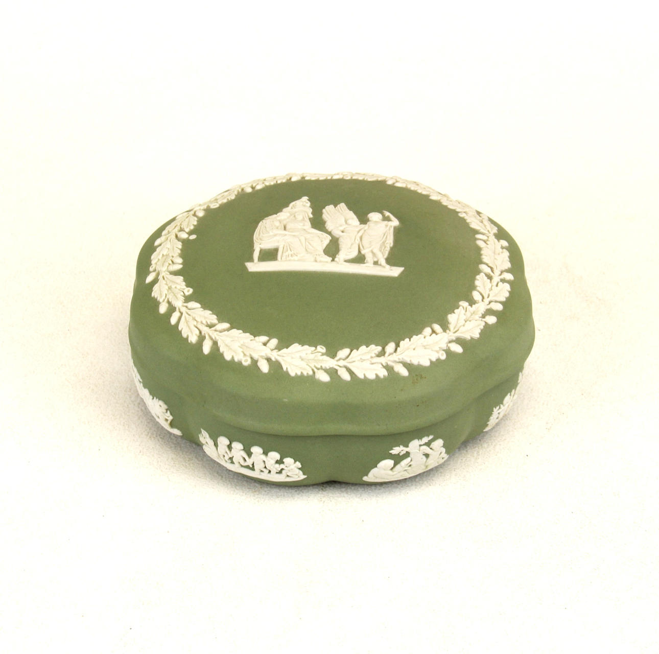 GREEN WEDGWOOD TRINKET BOX.