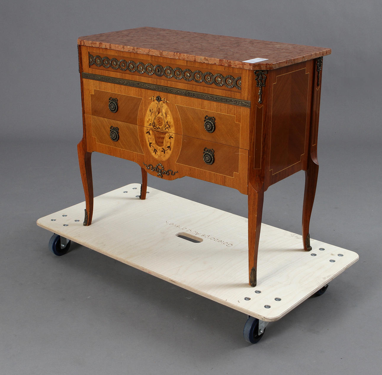 BYRÅ, 3 lådor, gustaviansk stil 1900-tal.