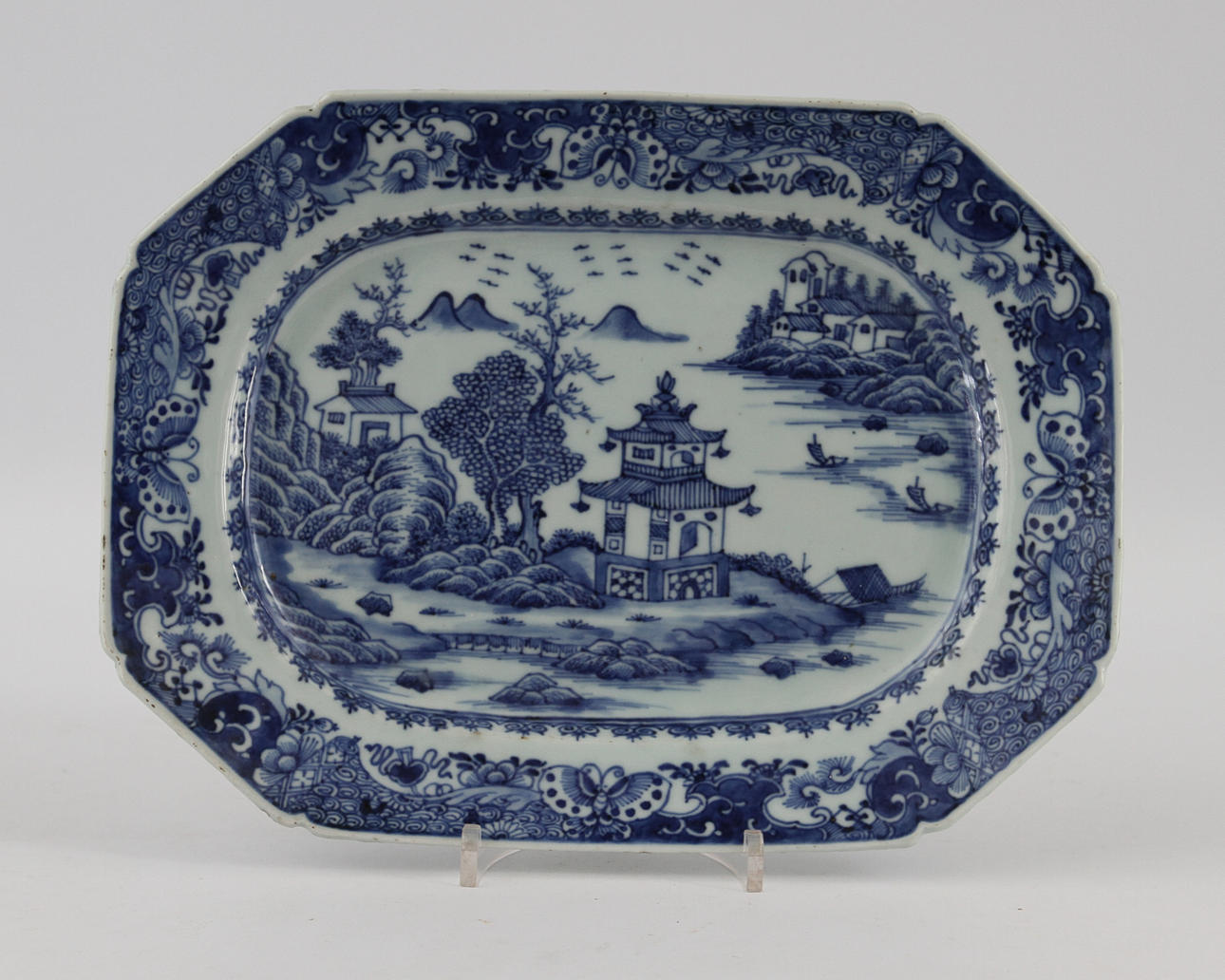 UPPLÄGGNINGSFAT, Blåvitt, Kina, 1700-tal.