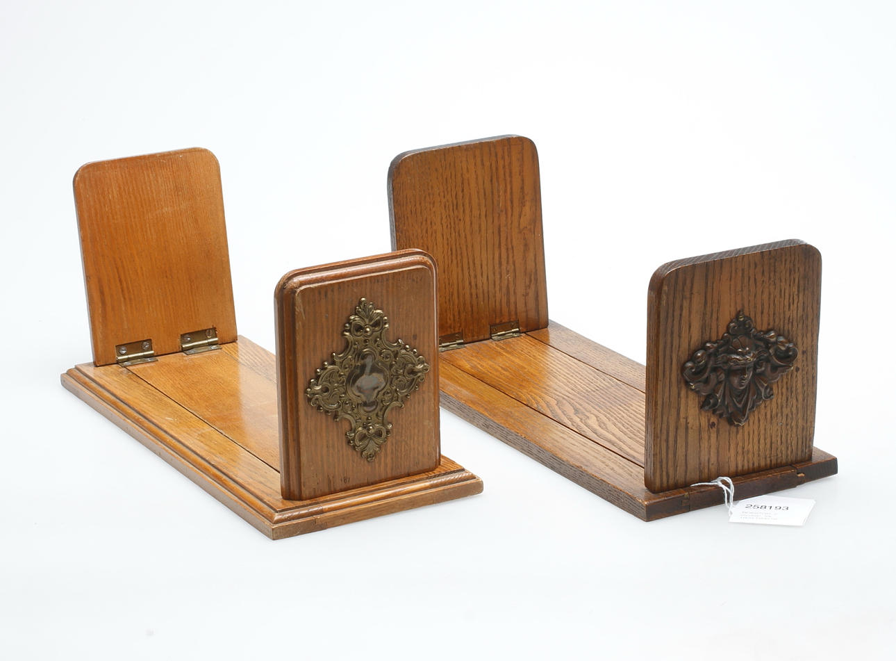 BOKSTÖD, 2 stycken, trä, 1800/1900-tal.