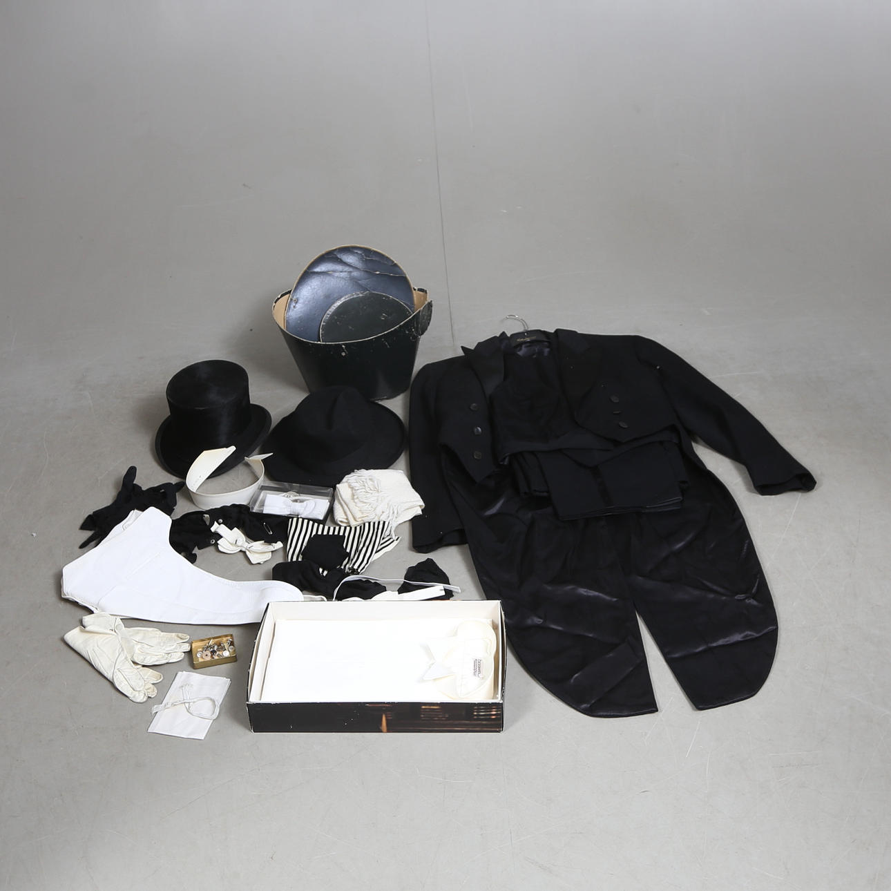 CAPA, señor y SOMBRERO DE COPA.