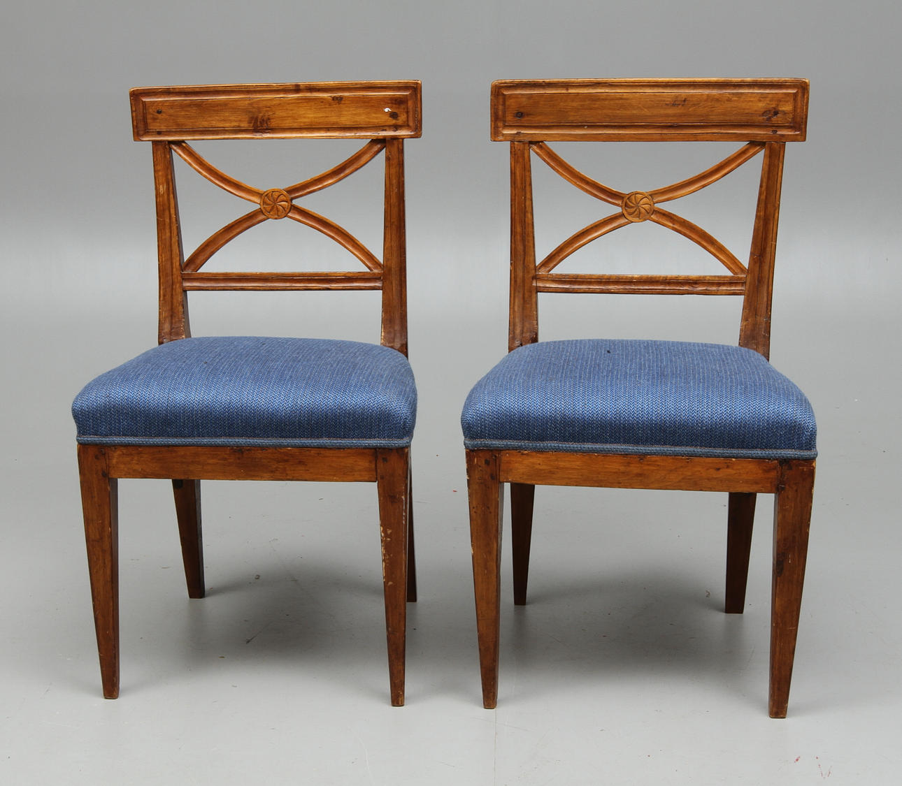 STOLAR, ett par, sk Bellmansstolar, sengustavianska. 1700/1800-tal.