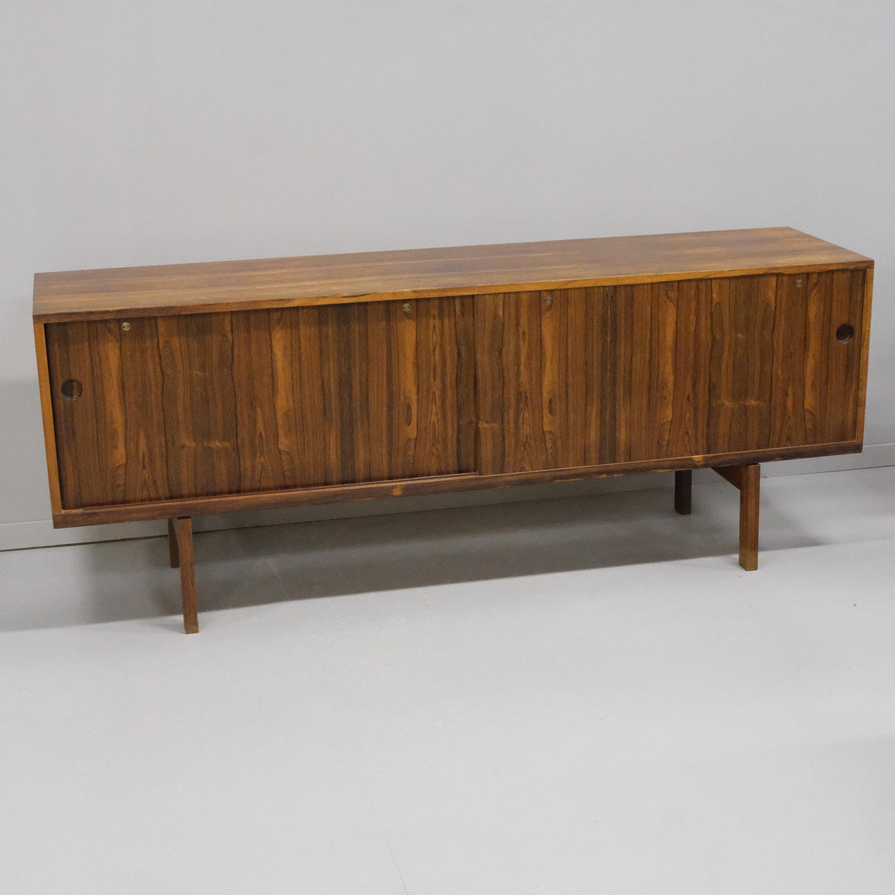HANS J WEGNER. SIDEBOARD, RY26, Palisander, 1960er.