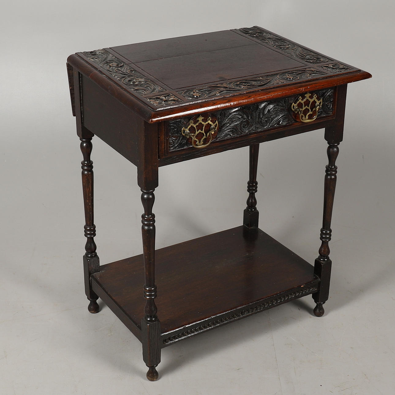 A 19TH CENTURY OAK SINGLE DRAWER SIDE TABLE.