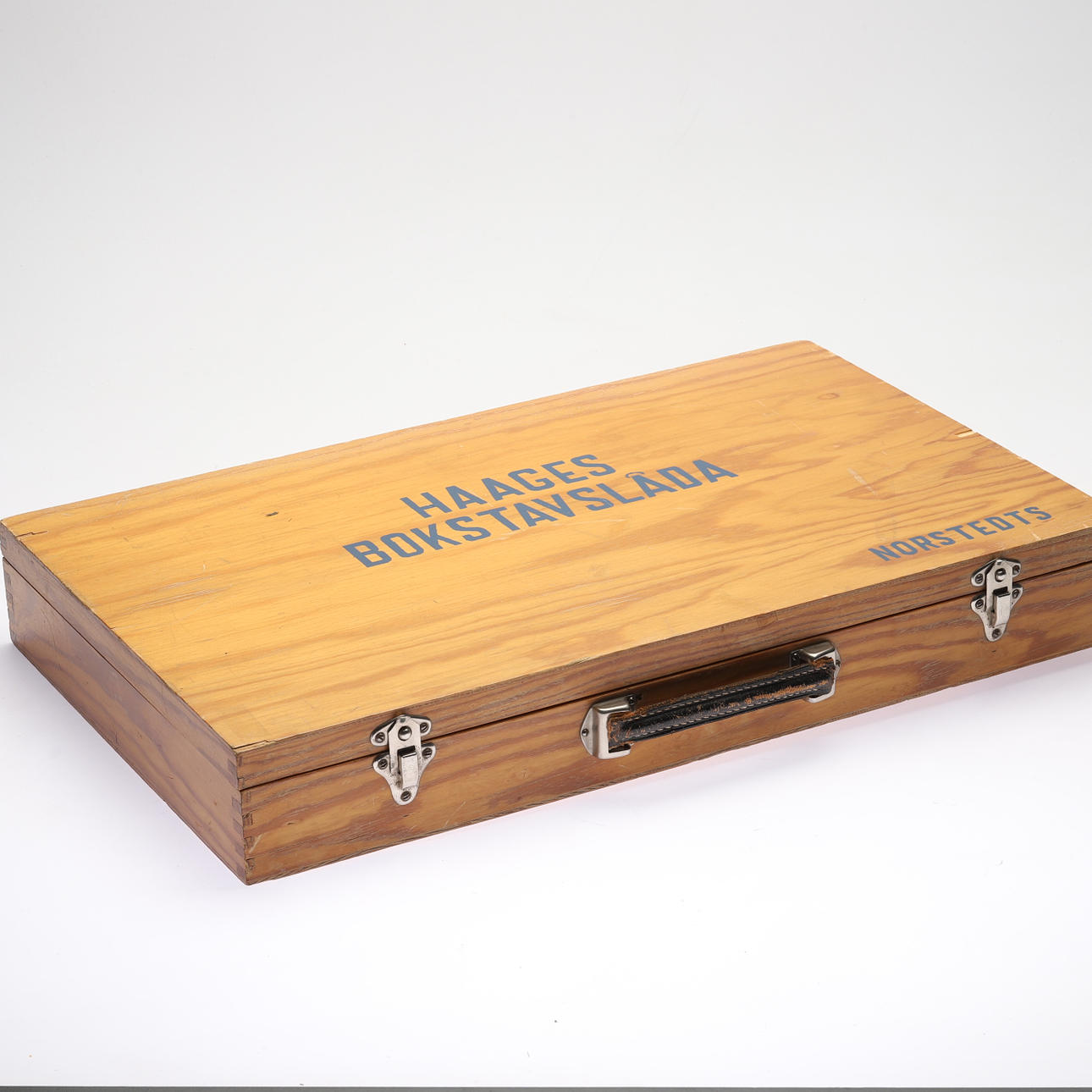 BOKSTAVSLÅDA, "Haages", Norstedts, 1900-tal.