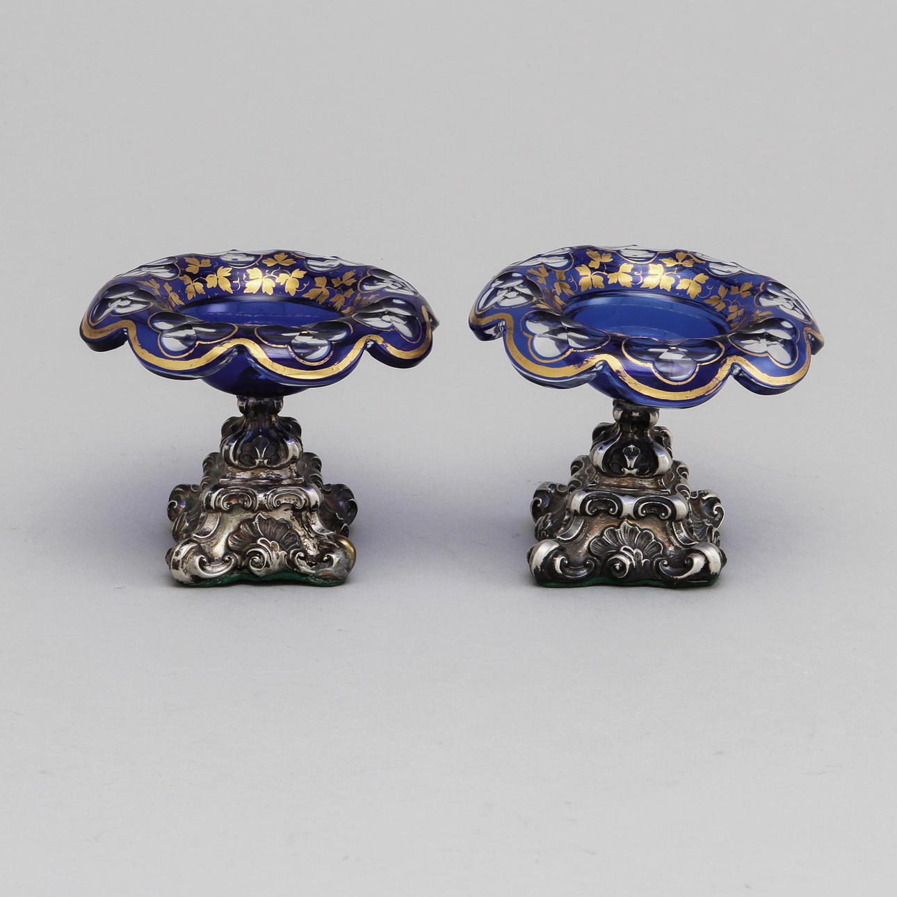 SALTKAR, ett par, glas, nyrokoko, troligtvis Böhmen.