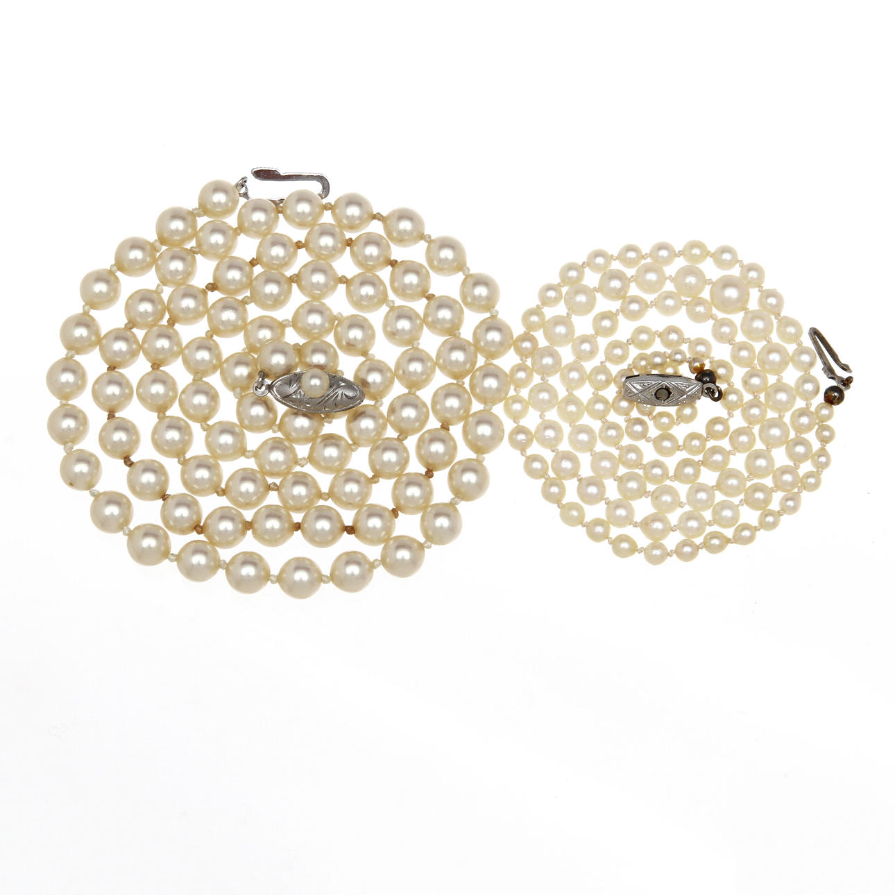 PÄRLCOLLIER, 2 st, lås i silver.