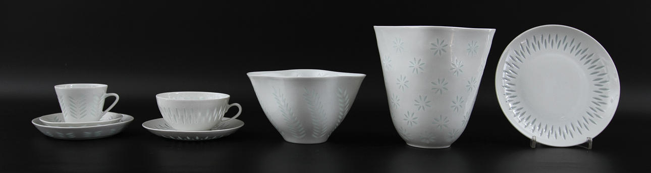 TE -OCH KAFFERSERVIS, 40 delar, risporslin. Friedl Holzer-Kjellberg, Arabia.