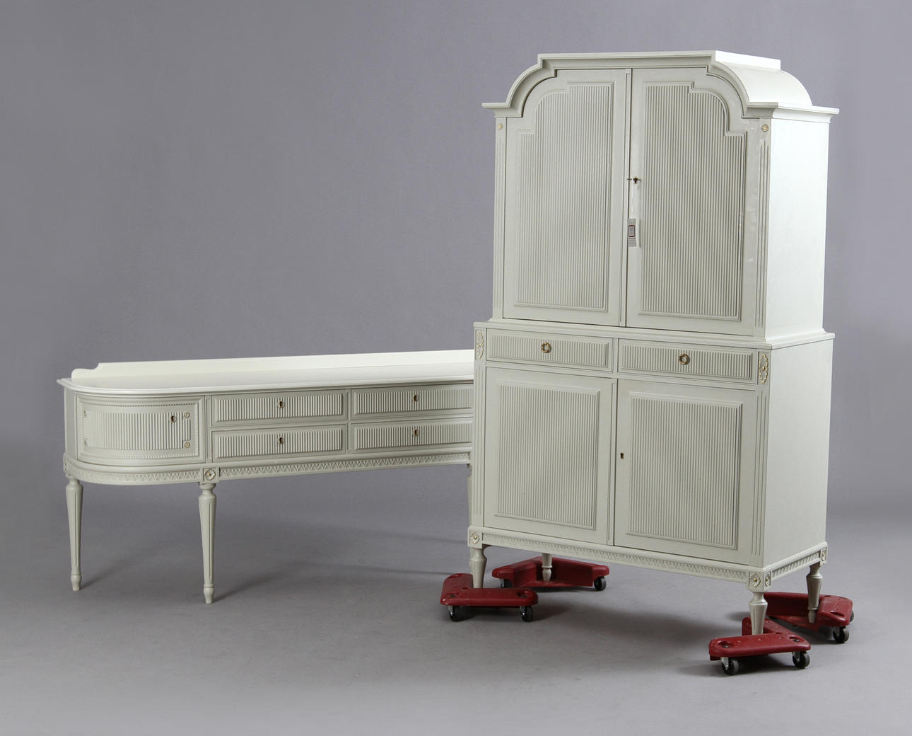 MATSALSMÖBEL. 7 delar. Gustaviansk stil, vitmålat.