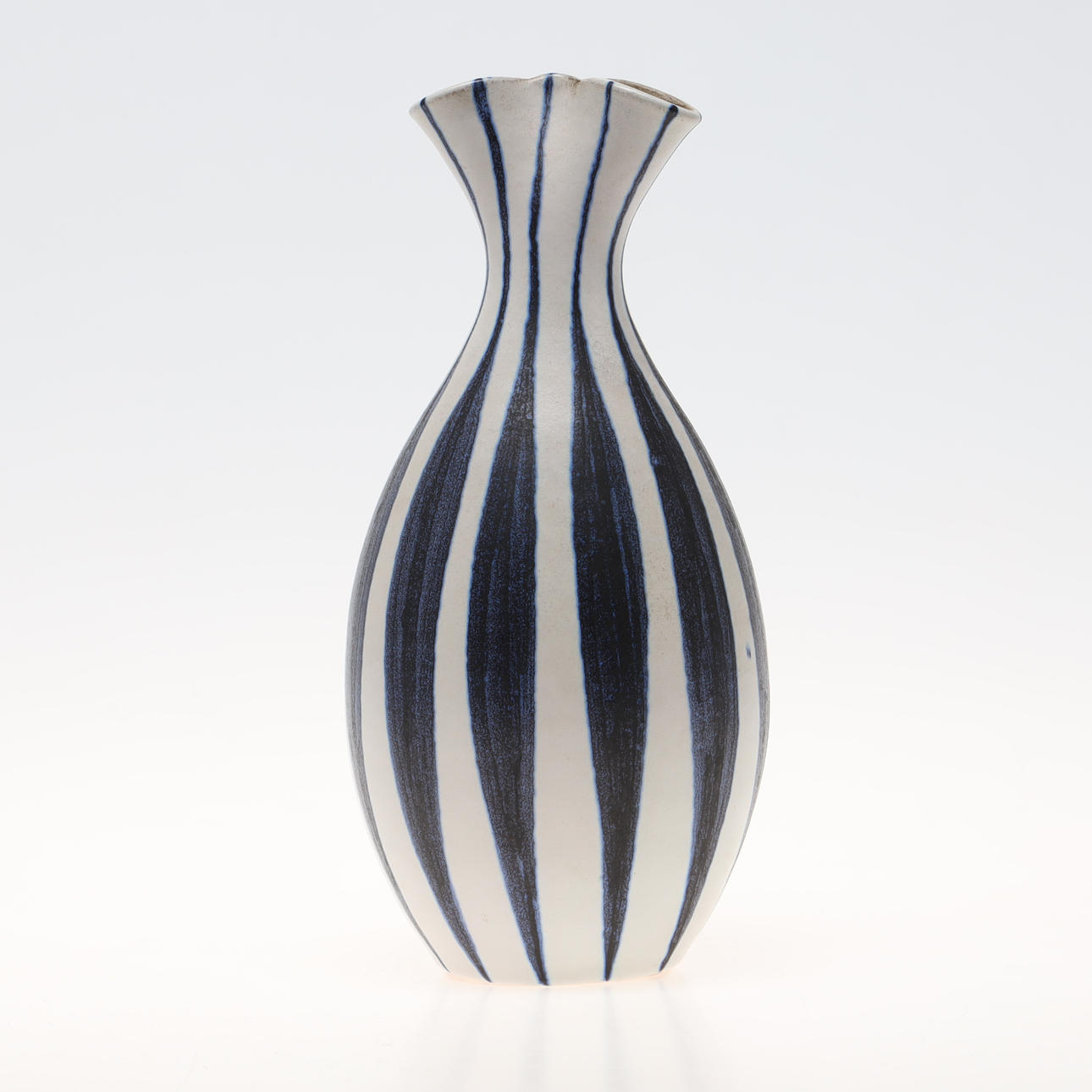 METTE DOLLER (DANMARK, FÖDD 1925). Vas, Andersson & Johansson, Höganäs.